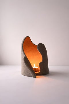 Portavelas grande con forma de escultura de cerámica hecho a mano por Maku Ceramic