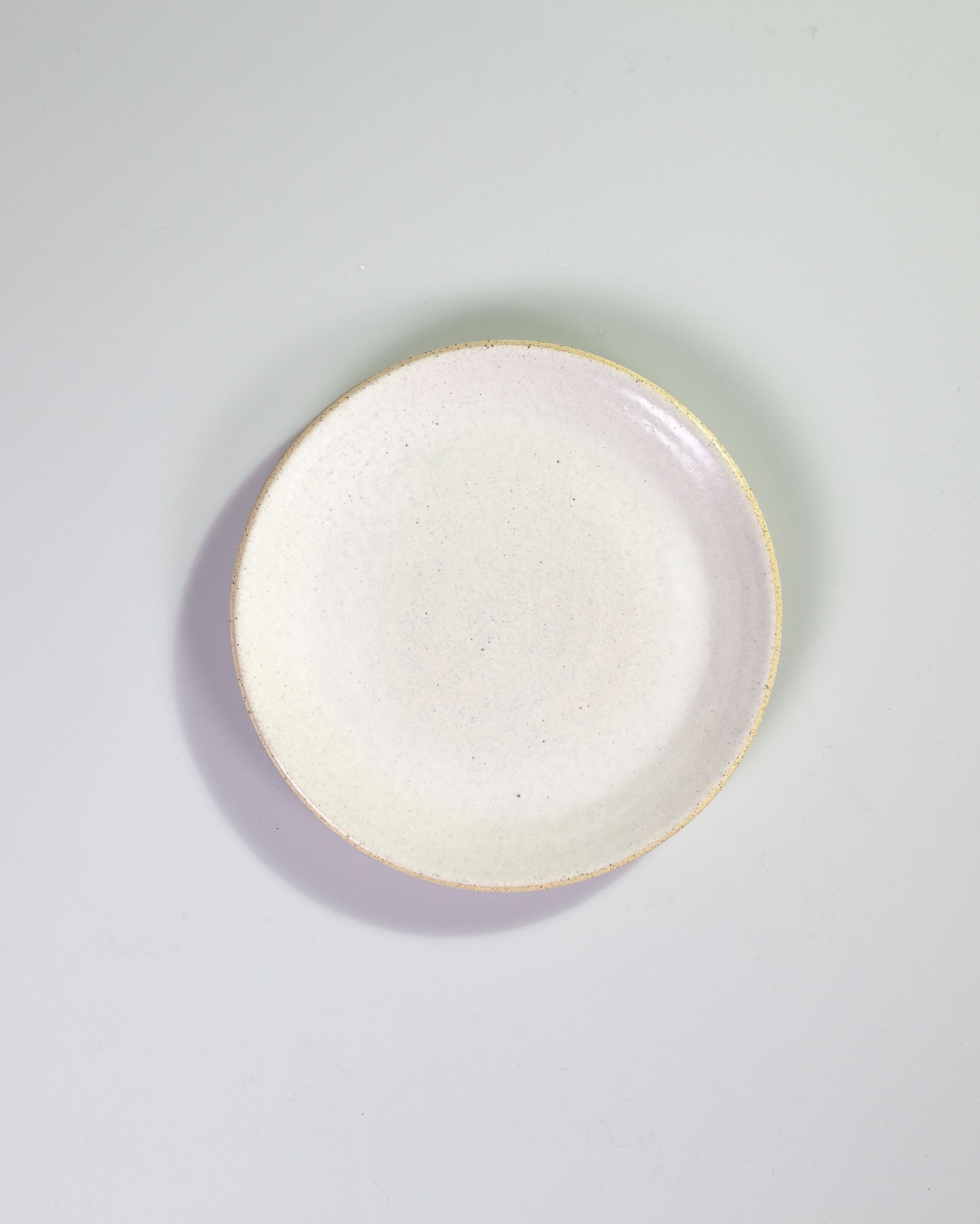 Handmade Ceramic Stoneware Five Piece Place Setting in Ivory and Natural In New Condition In West Hollywood, CA