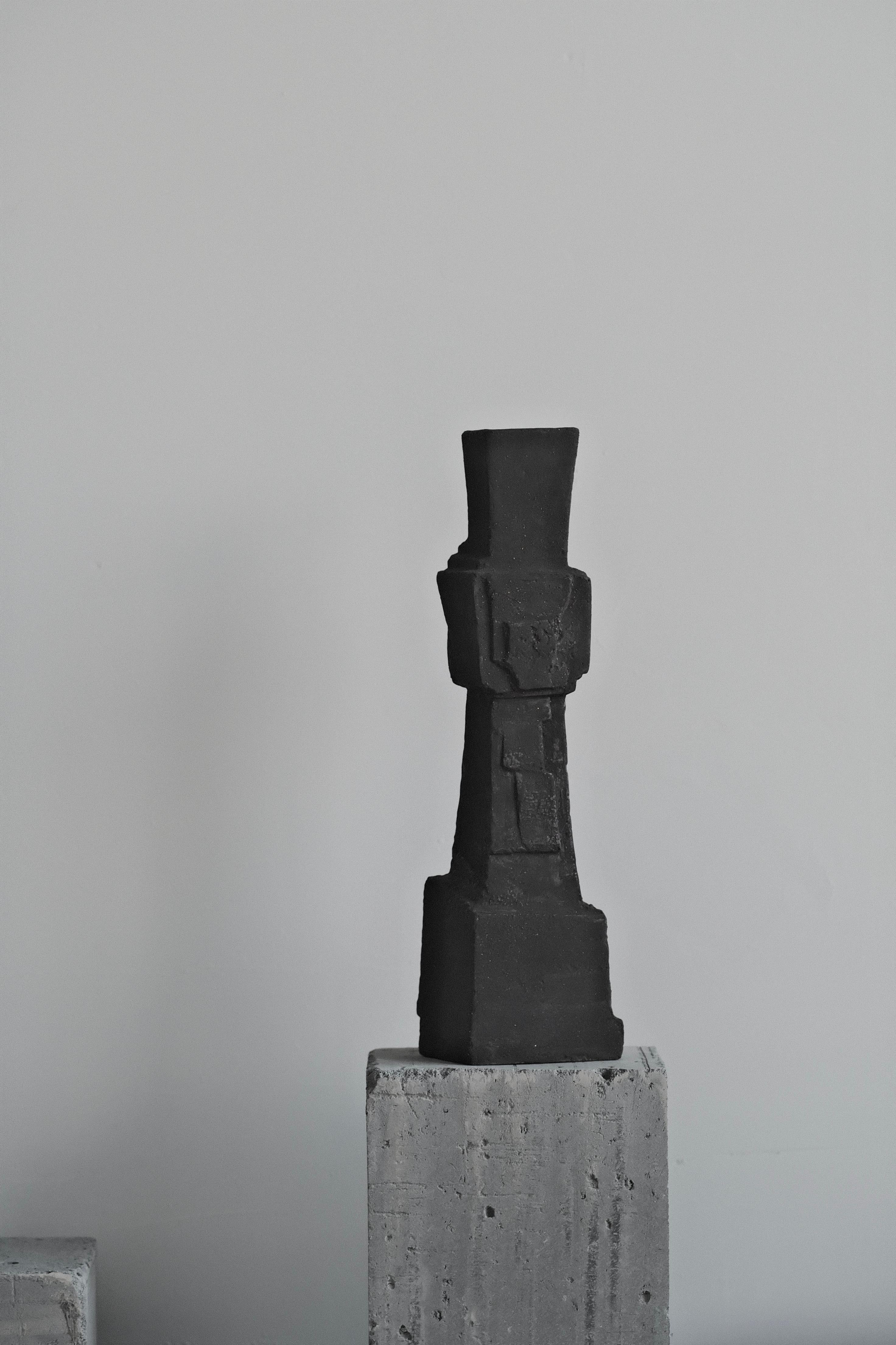 Chinois Vase en céramique fait main (lot de 3), noir avec texture gravée, Jingdezhen en vente