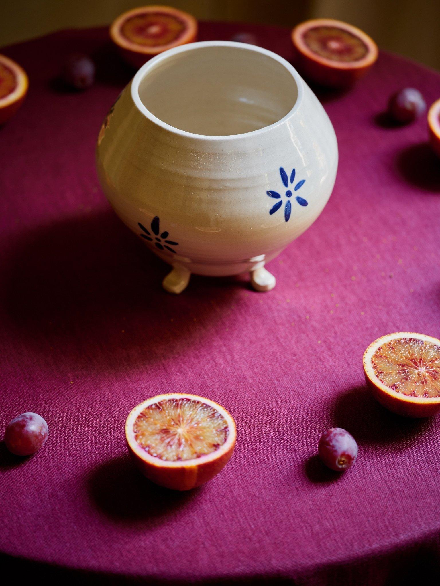 Vaso in ceramica fatto a mano con disegno di fiori dipinti In condizioni Nuovo in vendita a BARCELONA, ES