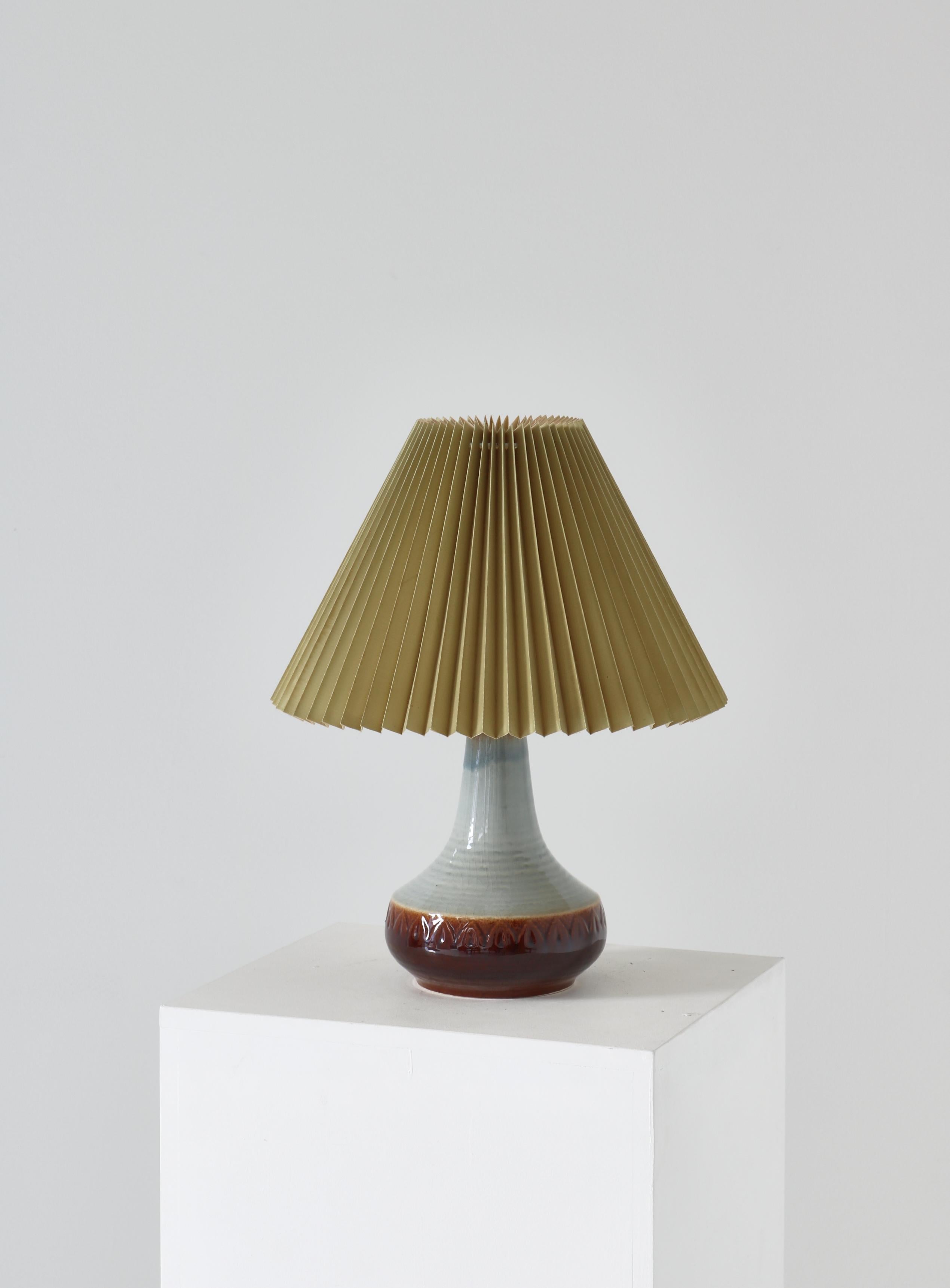 Scandinave moderne Lampe de table en céramique fabriquée à la main par Søholm Stoneware, Danemark, années 1960 en vente