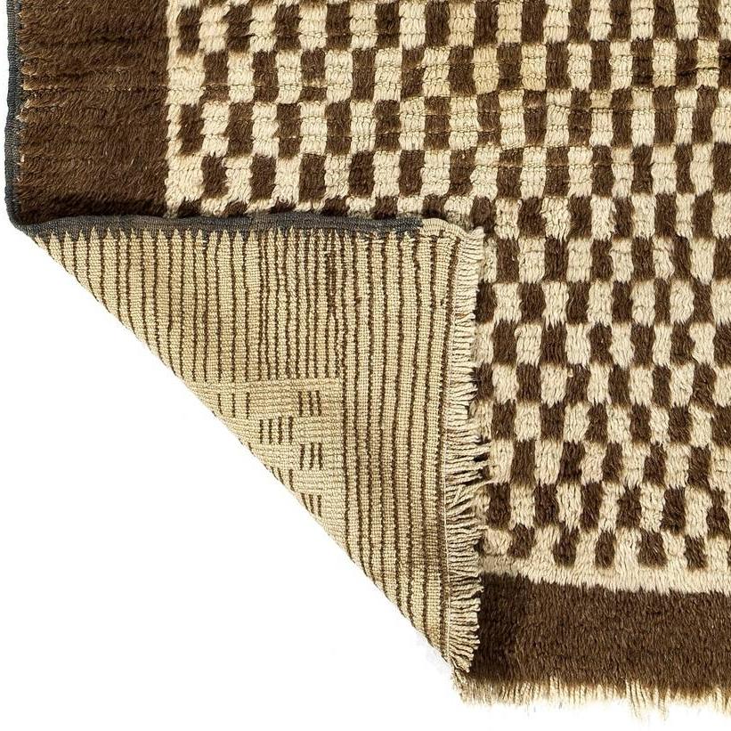 Alfombra Tulu a cuadros hecha a mano con lana beige y marrón. Opciones personalizadas disponibles Siglo XXI y contemporáneo en venta
