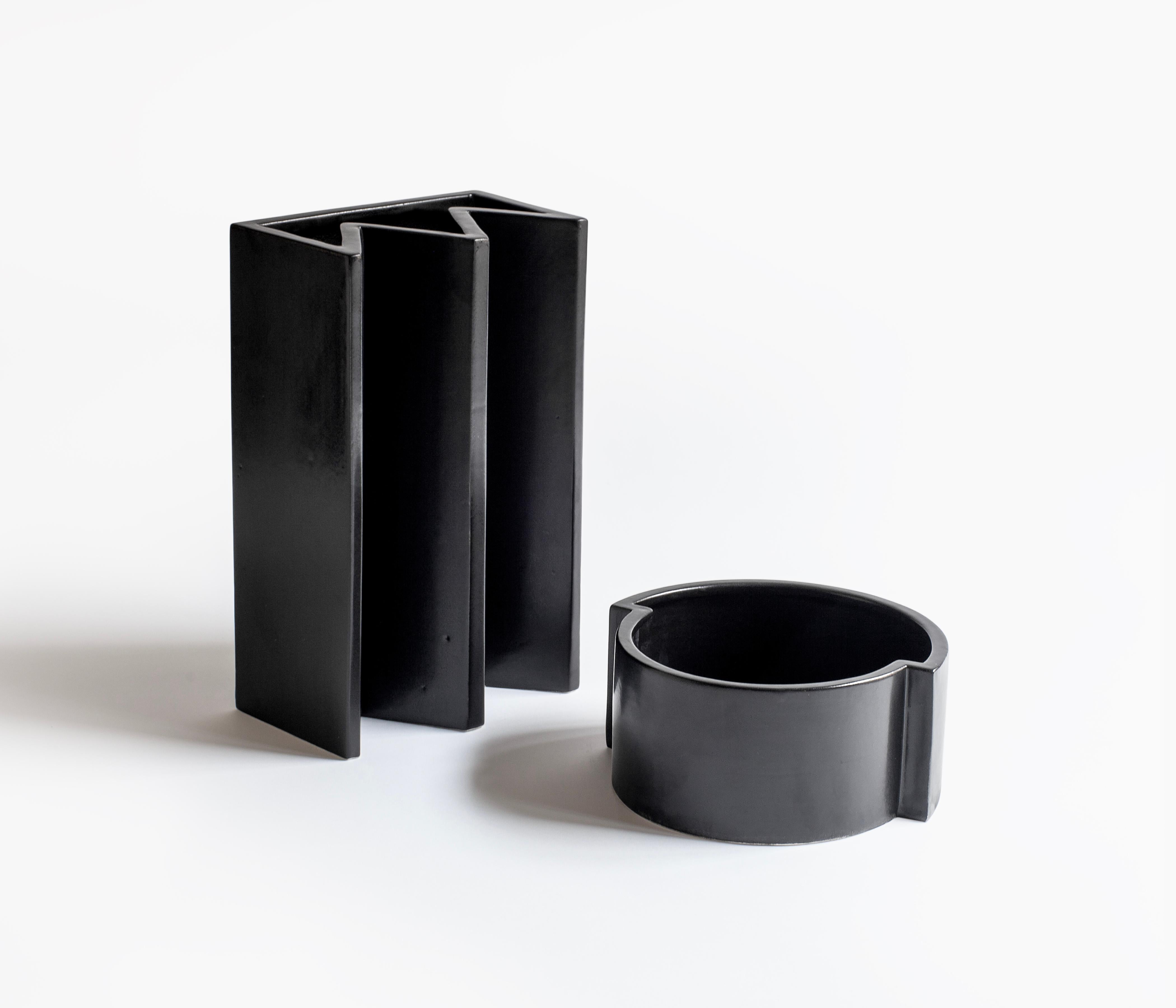 Vase „King“ Handgefertigte schwarze Keramik, Schach inspirierte Kollektion Italien Sara Khamisi im Angebot 1