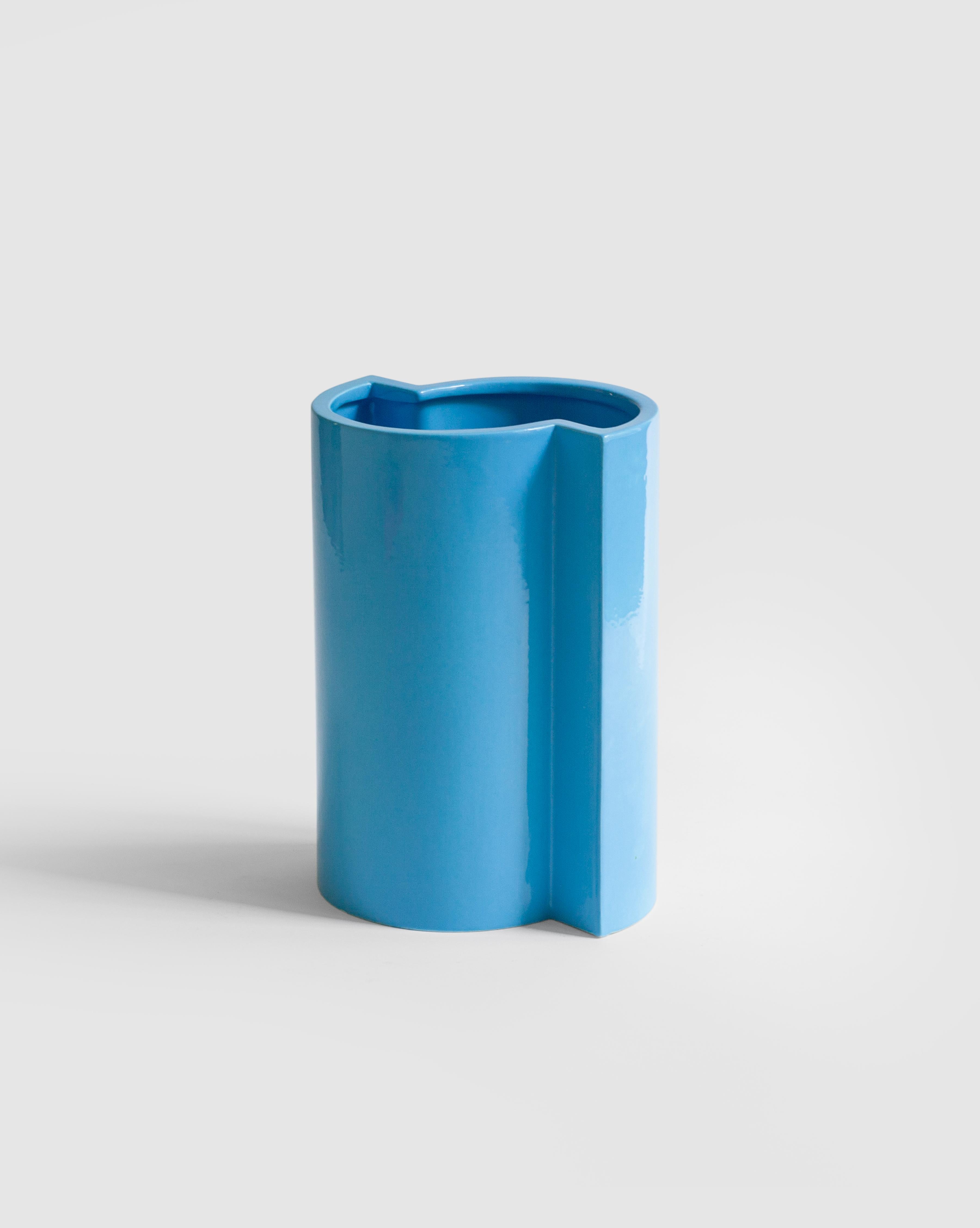 A minimalist and playful vase in slip-cast ceramic with a blue turquoise glaze, the piece is handmade in Milan.
Part of the 
