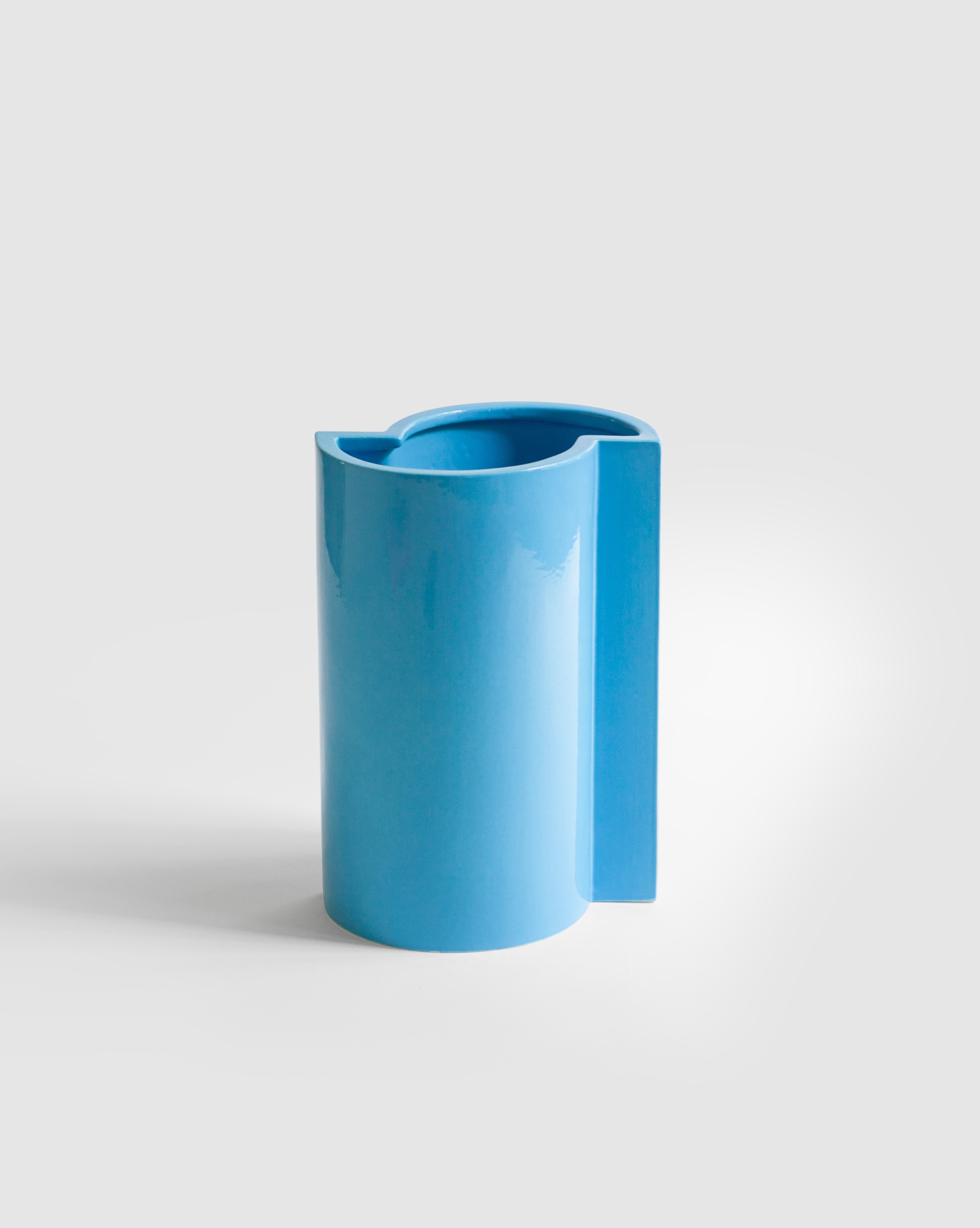 A minimalist and playful vase in slip-cast ceramic with a blue turquoise glaze, the piece is handmade in Milan.
Part of the 