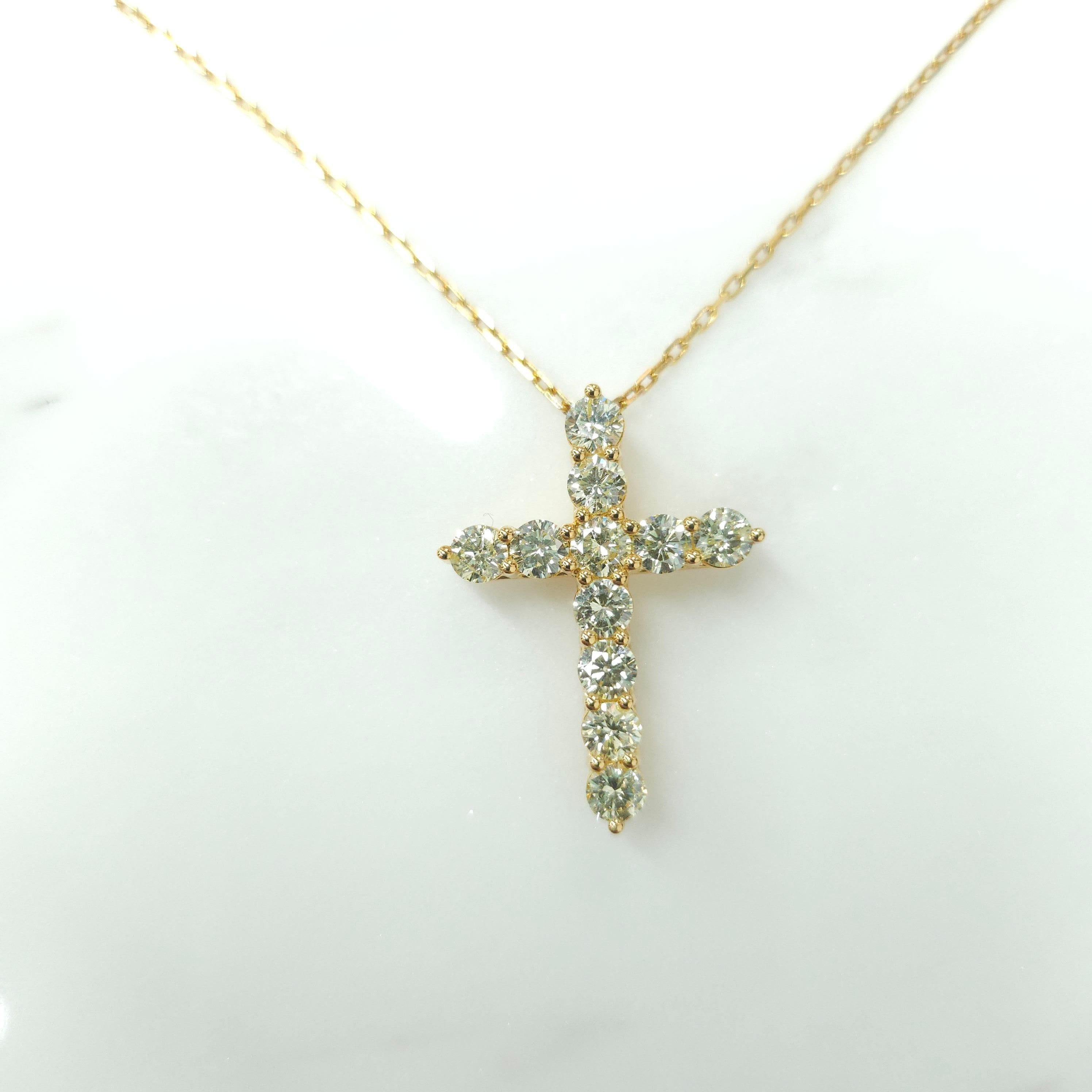Modern 1.57 Carat Natural Round Cut Diamond Cross Pendant in 18K Yellow Gold  For Sale