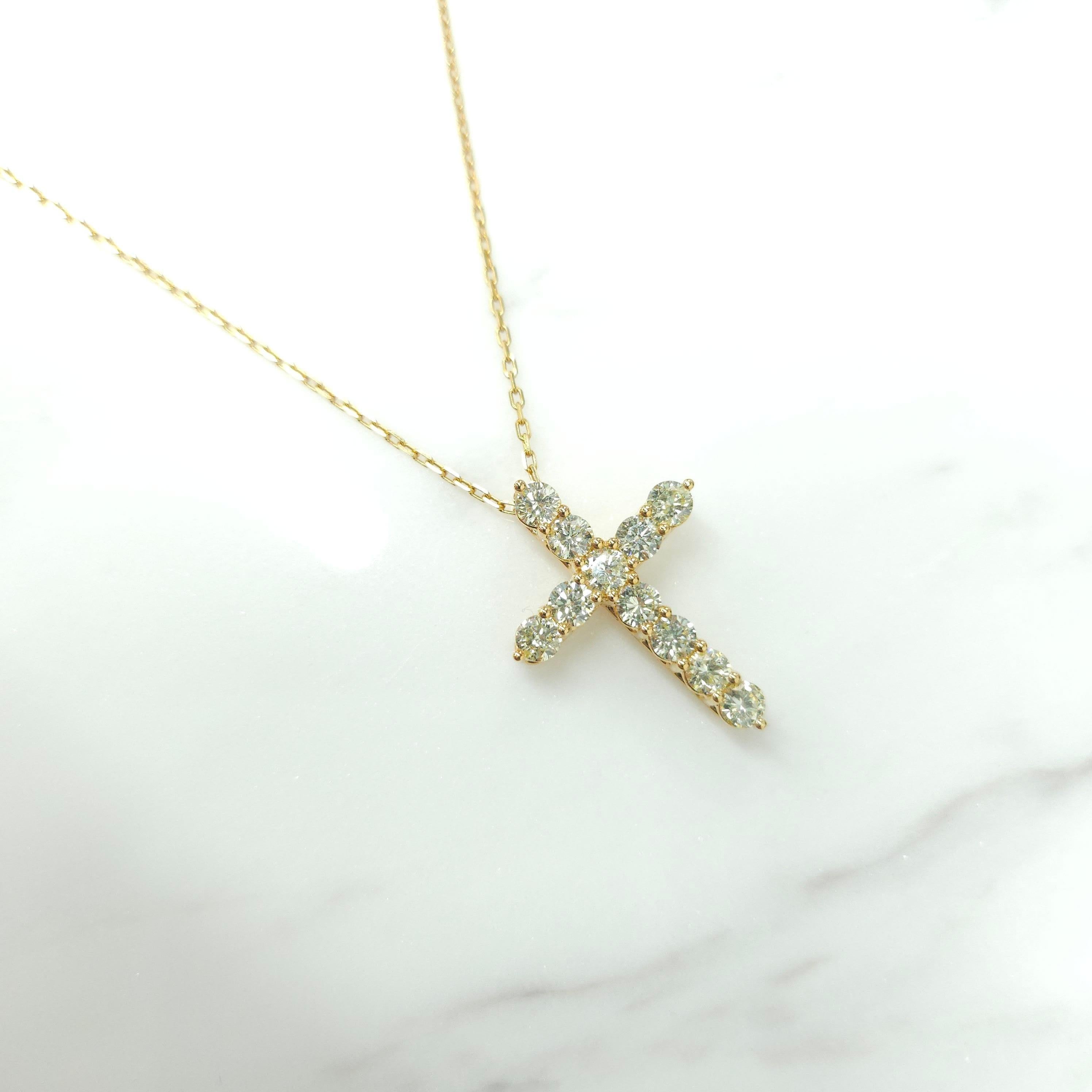1.57 Carat Natural Round Cut Diamond Cross Pendant in 18K Yellow Gold  For Sale 1