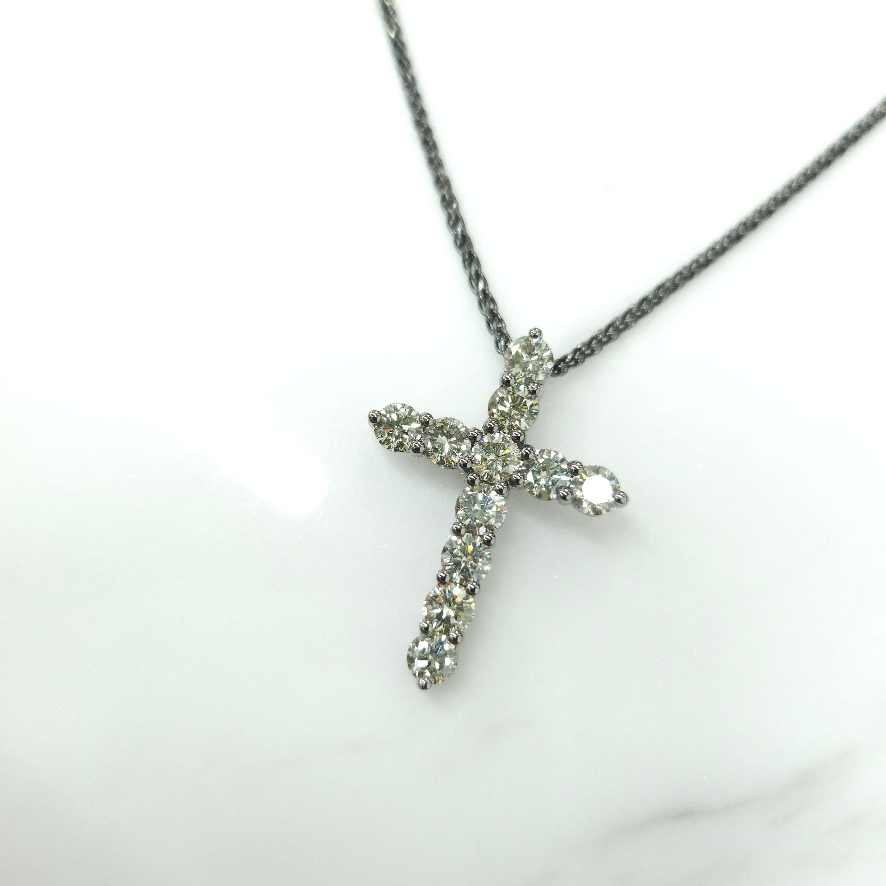 2.44 Carat Natural Fancy Green Color Diamond Cross Pendant in 18K Black Gold  In New Condition For Sale In KOWLOON, HK