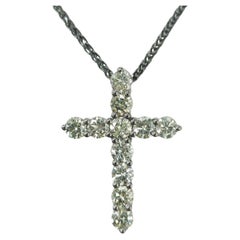 Pendentif croix en or noir 18 carats avec diamant naturel de couleur verte de 2,44 carats 