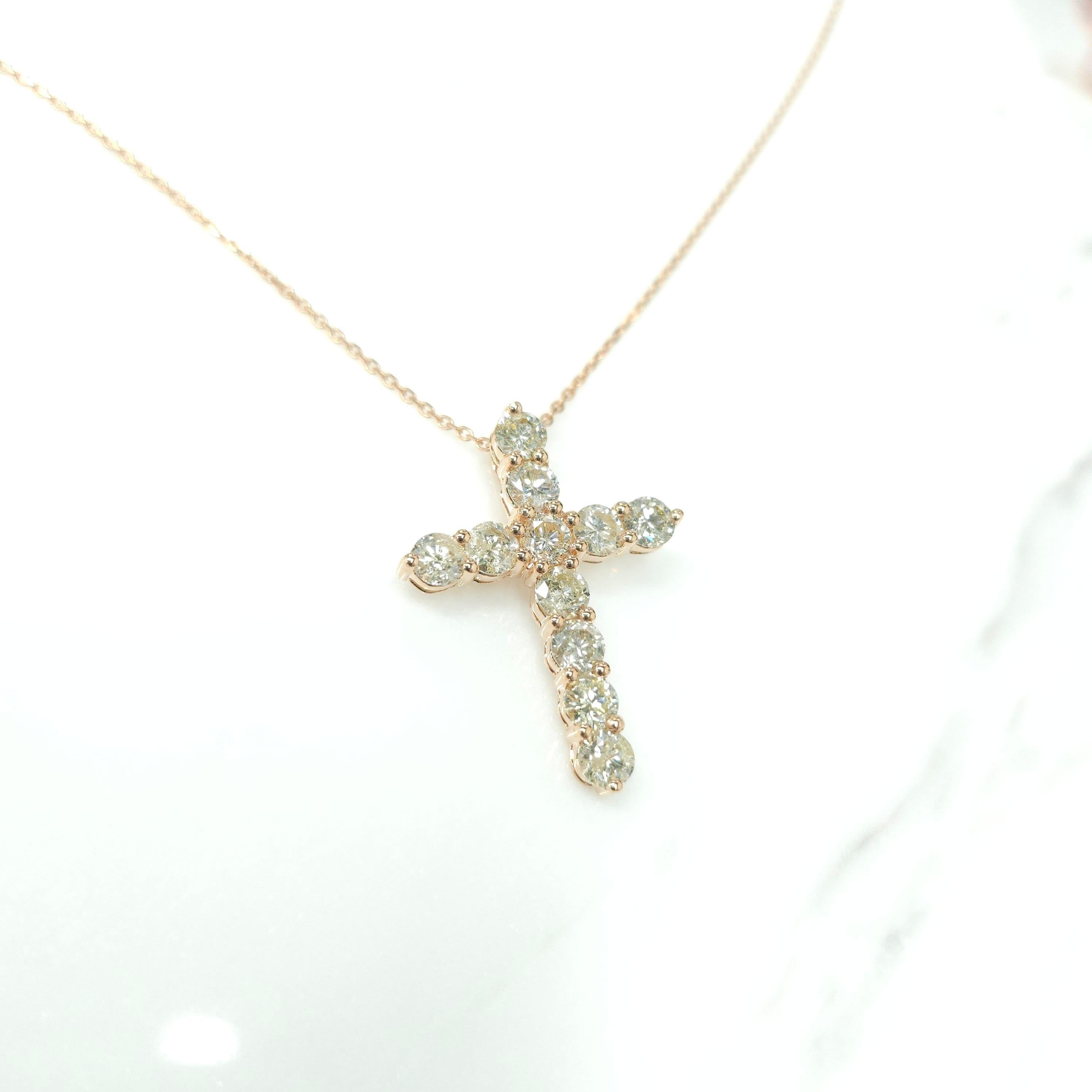 Women's or Men's 2.61 Carat Round Cut Diamond Cross Pendant in 18K Rose Gold  For Sale