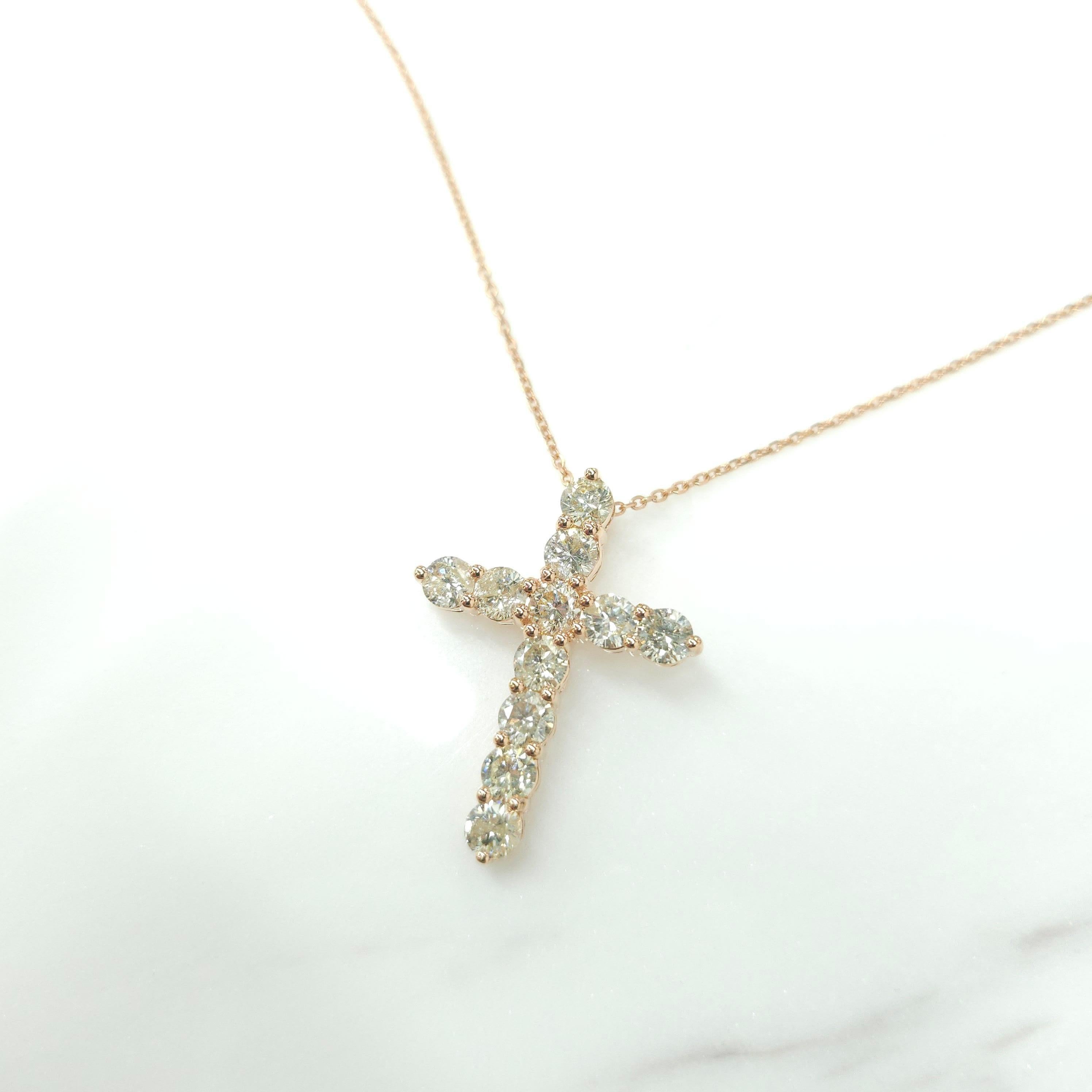 2.61 Carat Round Cut Diamond Cross Pendant in 18K Rose Gold  For Sale 1