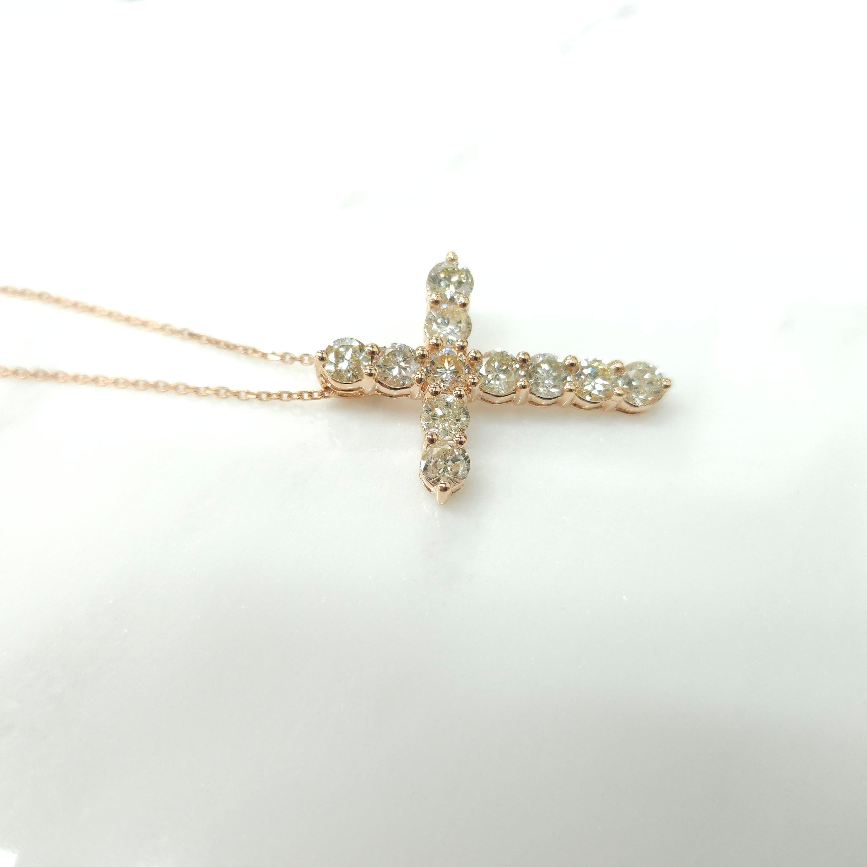 2.61 Carat Round Cut Diamond Cross Pendant in 18K Rose Gold  For Sale 2