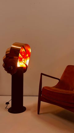 Lámpara de pie "Cloporte" hecha a mano con difusor de cobre muy cálido