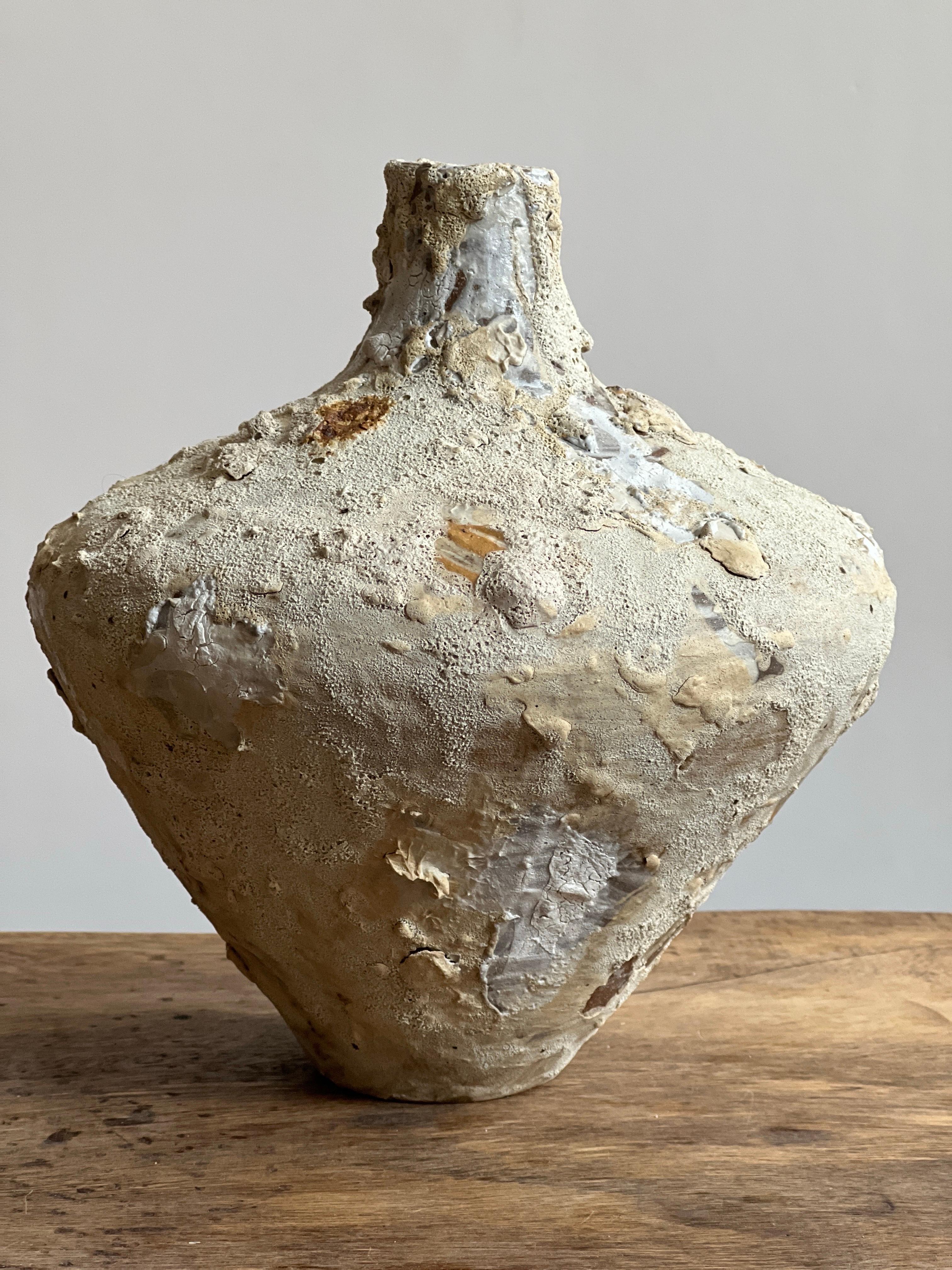 Moderno Vaso rustico in terracotta costruito a mano in bobina in vendita