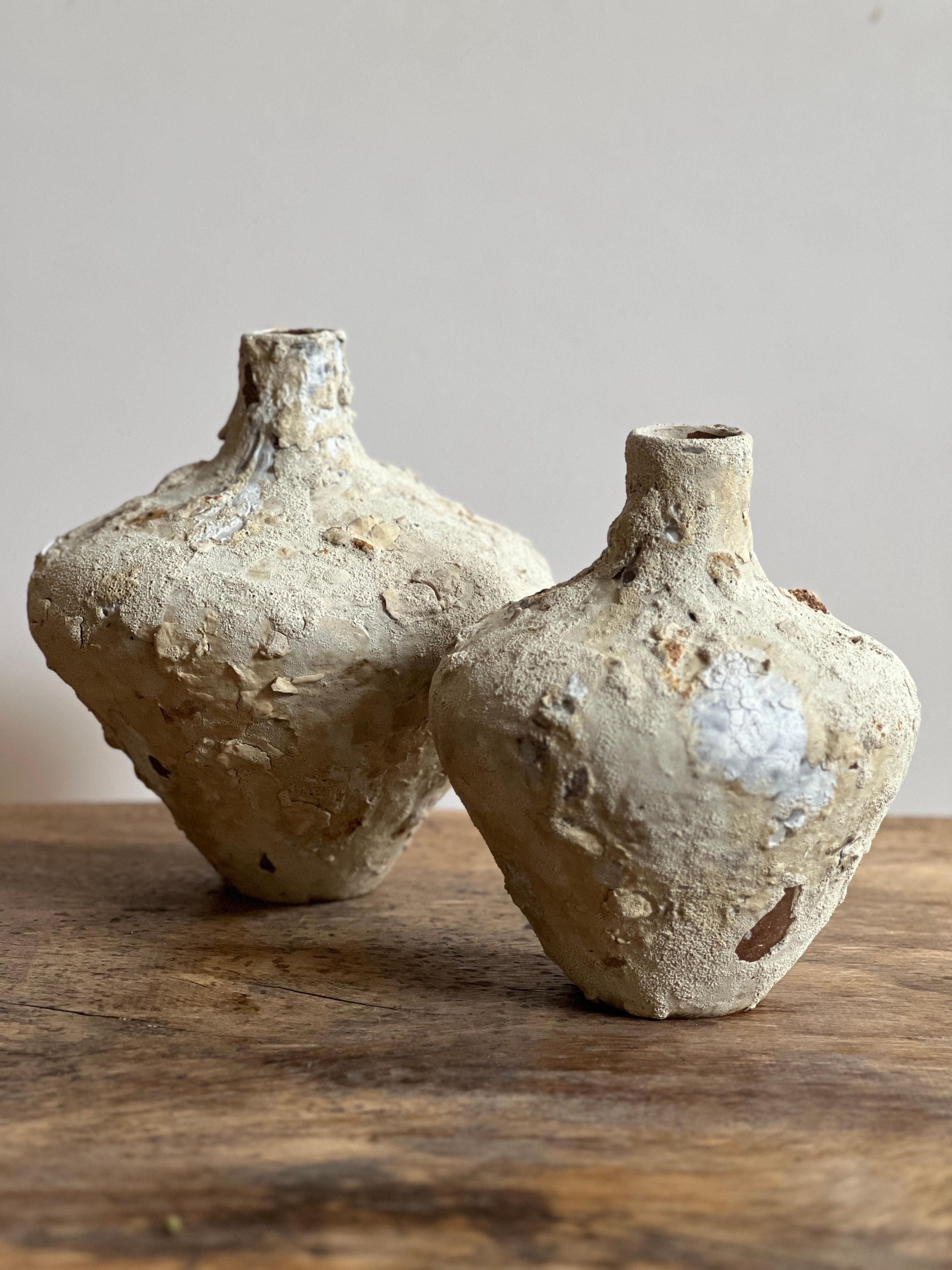 Organico moderno Vaso rustico in terracotta fatto a mano in bobina Piccolo in vendita