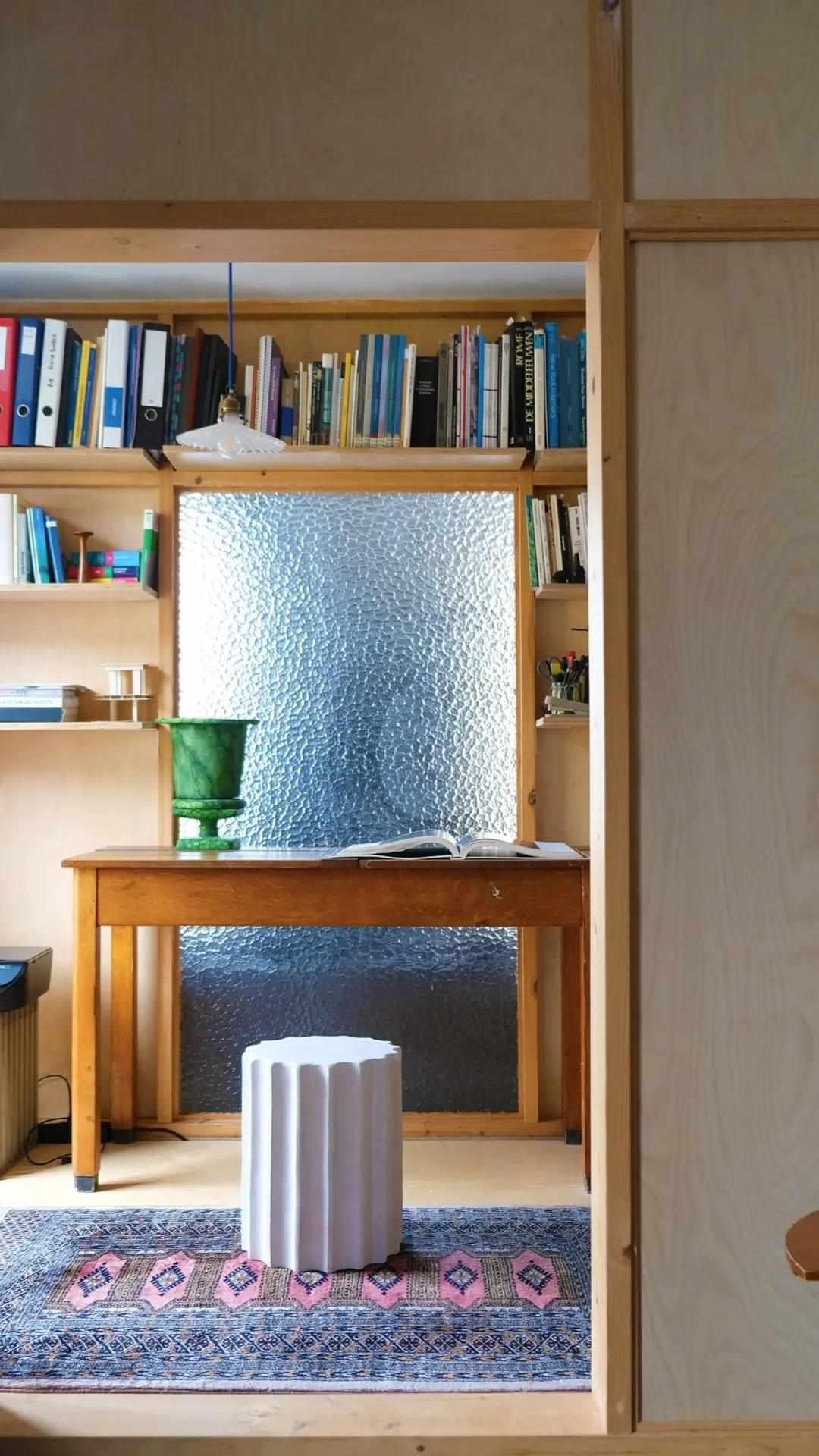 Argile Table d'appoint colonne I faite à la main par Atelier Ledure en vente