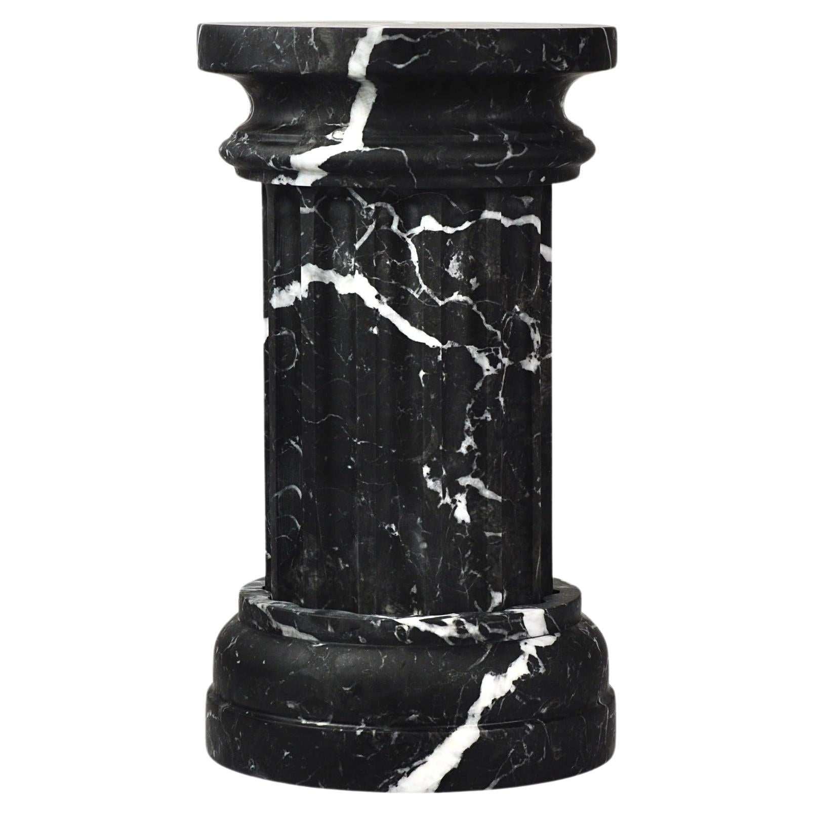 Vase colonne fait main POR  TAN  TE en marbre Marquina noir satiné en vente