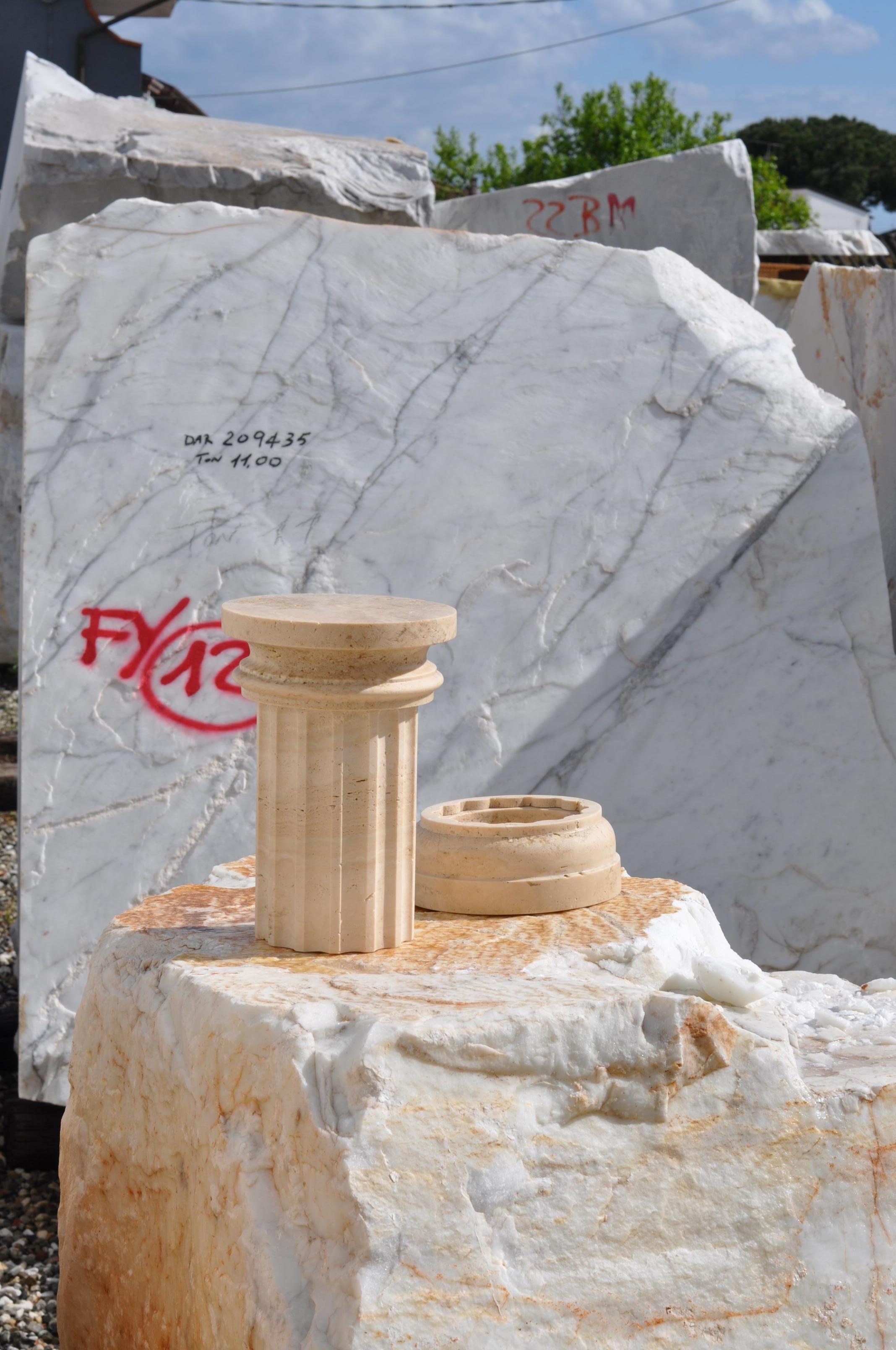 Vaso a colonna fatto a mano TAN in marmo Travertino satinato (parte centrale) in vendita 12