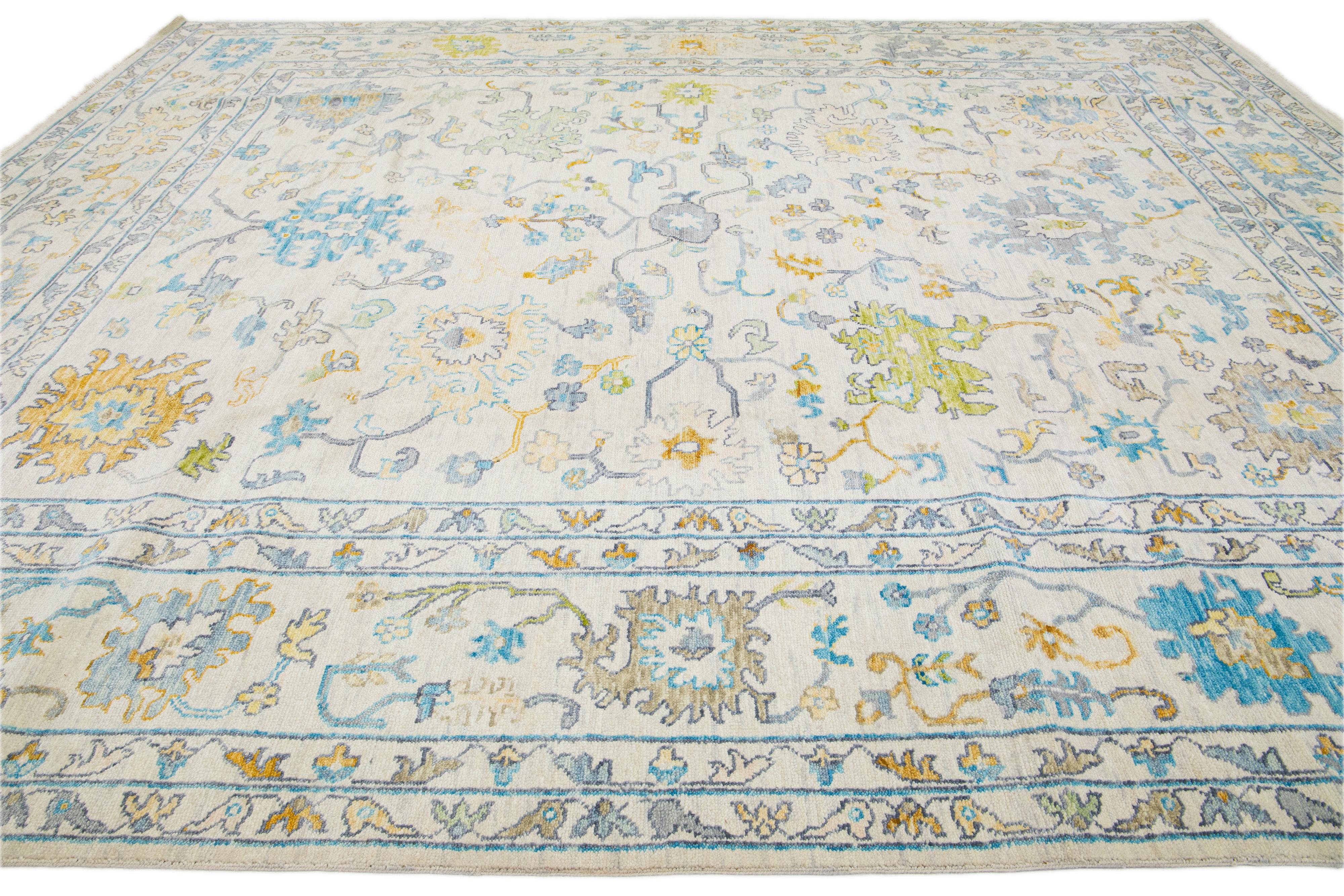 Handmade Contemporary Beige Wool Rug Oushak style With a Floral Pattern In New Condition For Sale In Norwalk, CT
