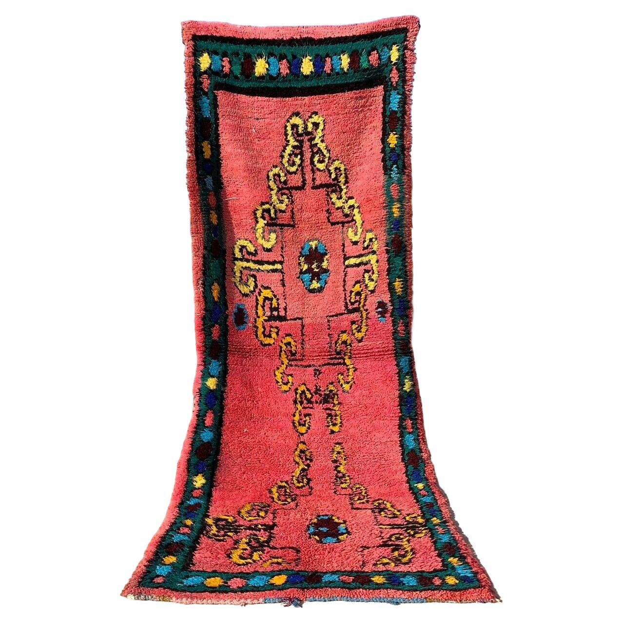 Handgefertigter zeitgenössischer marokkanischer Berberteppich ORA 3' x 8.4', 2010s - 1G05 im Angebot