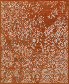 Tapis contemporain fait à la main en orange brûlé et ivoire avec des motifs traditionnels en relief