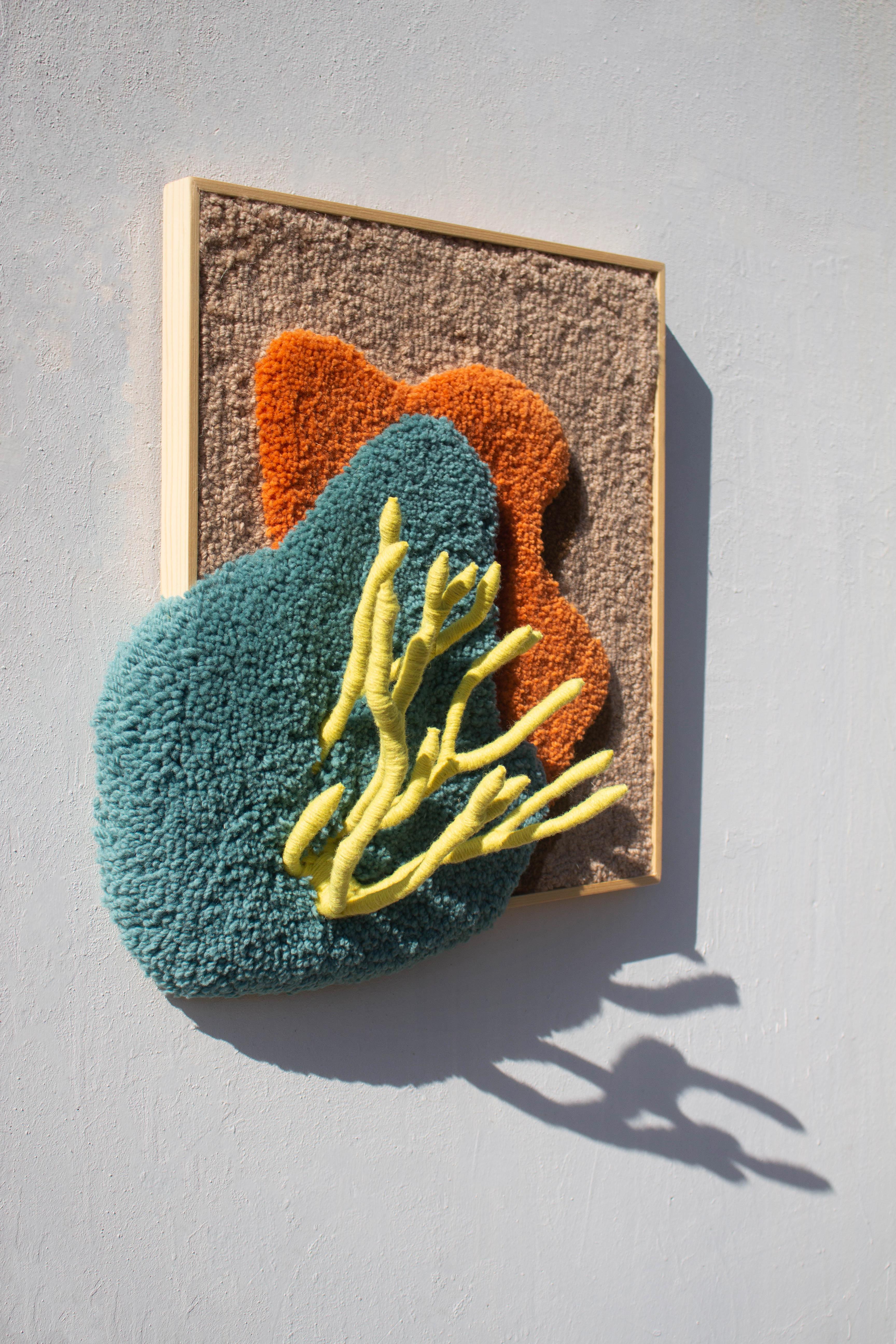 Handgefertigter zeitgenössischer Wandteppich mit Textilskulptur, Faserkunst von OHXOJA (21. Jahrhundert und zeitgenössisch) im Angebot