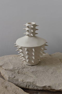 Vaso da fiori decorativo bianco con punte di ceramica fatto a mano III