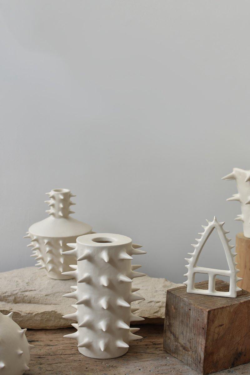 Handmade Spikes Tall White Ceramic Vase IV In New Condition For Sale In Ciudad Autónoma de Buenos Aires, AR