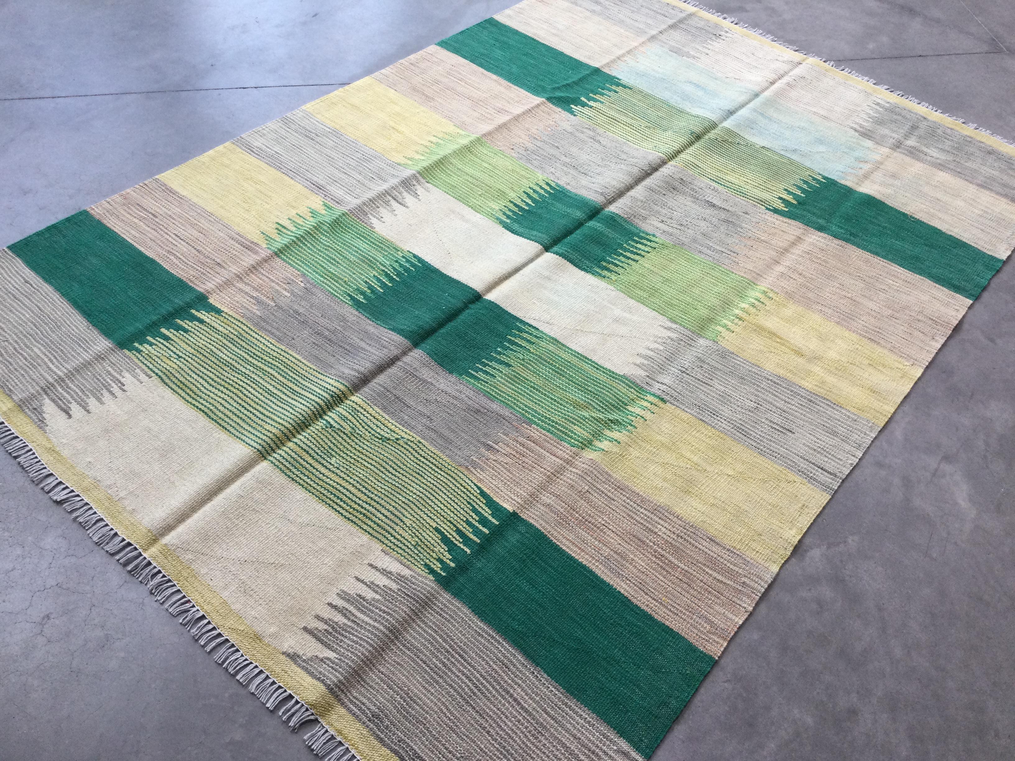 Handmade Contemporary Wool Kilim.  2.50 x 1.70 m In New Condition For Sale In MADRID, ES