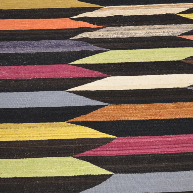 Handmade Contemporary Wool Kilim, Mazandaran Multi-Color Design. 2.70 x 1.90 m For Sale 2