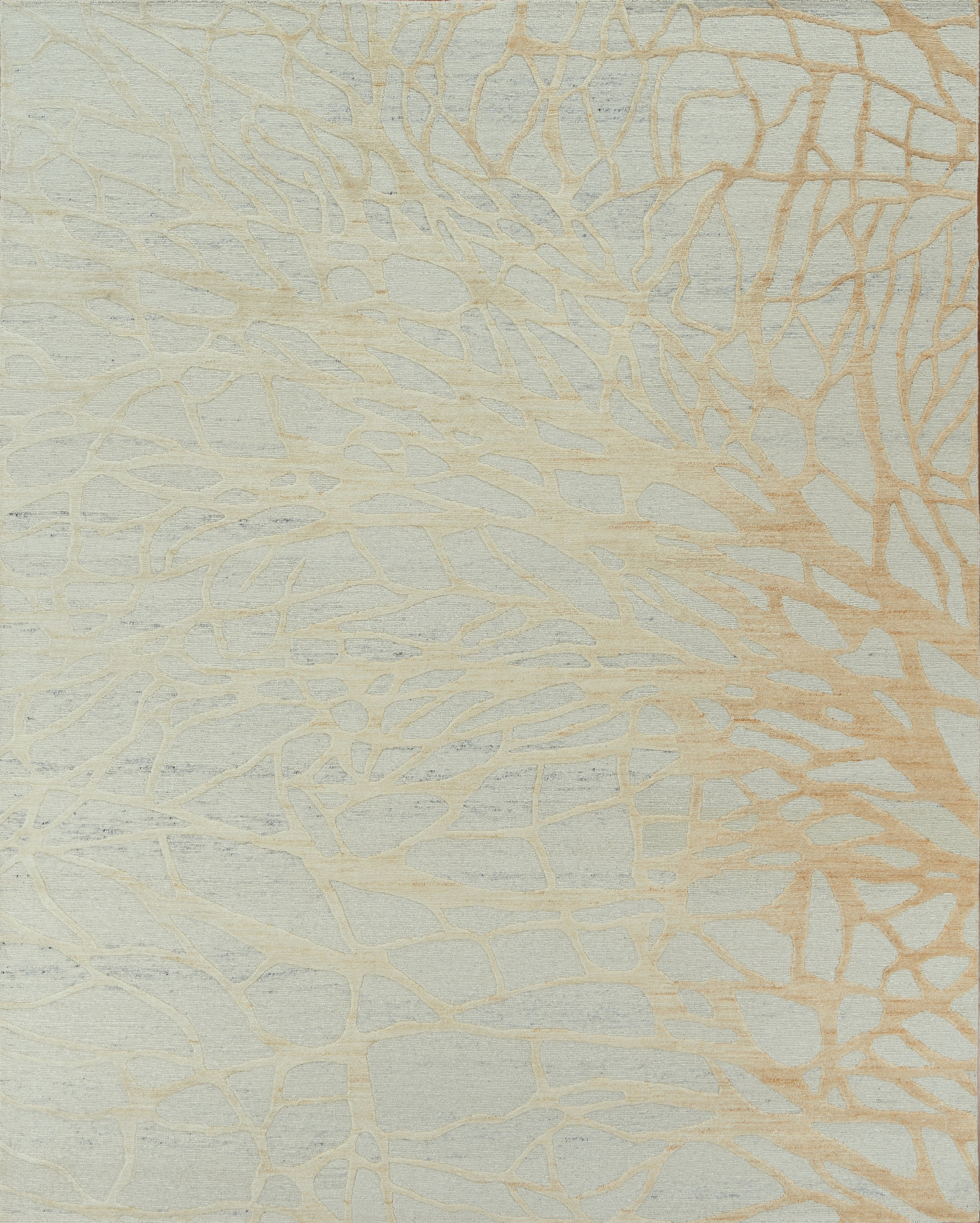 Tapis de laine contemporain fait main en ivoire et or doux, motif organique abstrait
