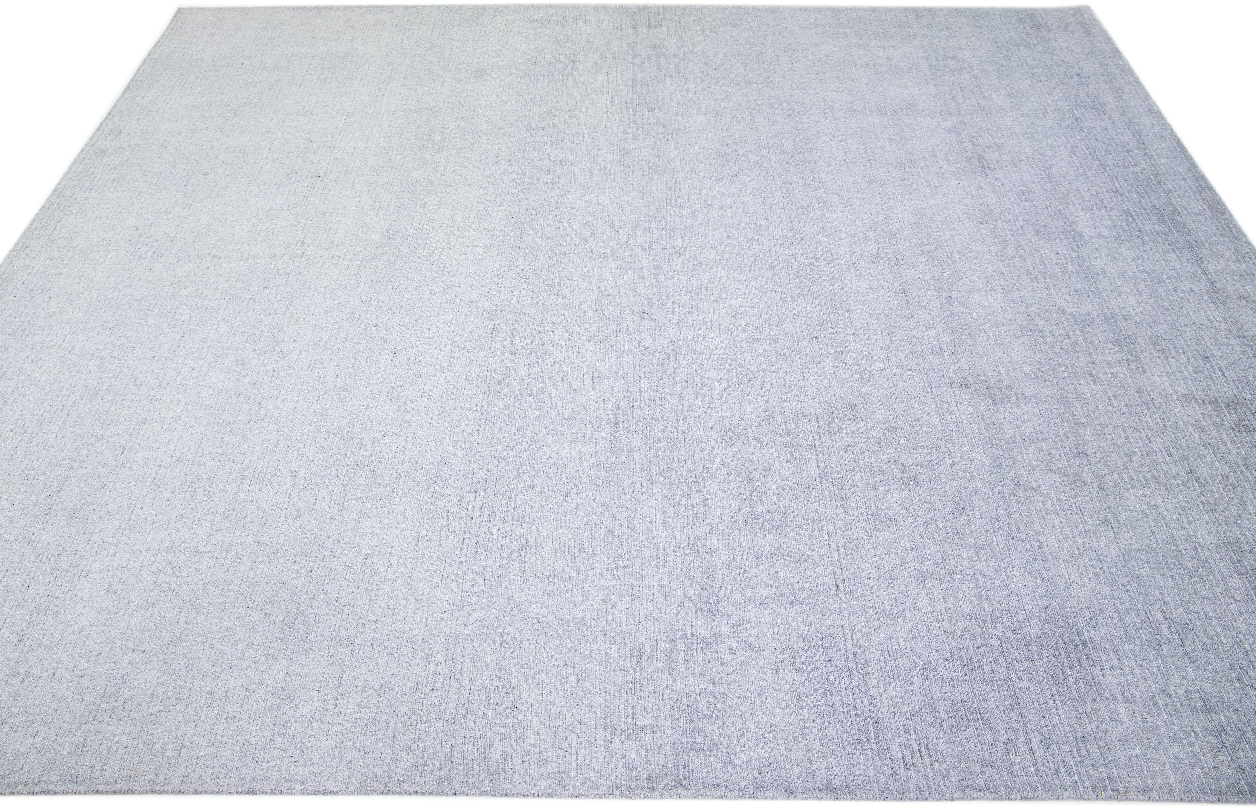 Hand-Knotted Handmade Contemporary Wool & Silk Rug with a Solid Light Gray Motif For Sale