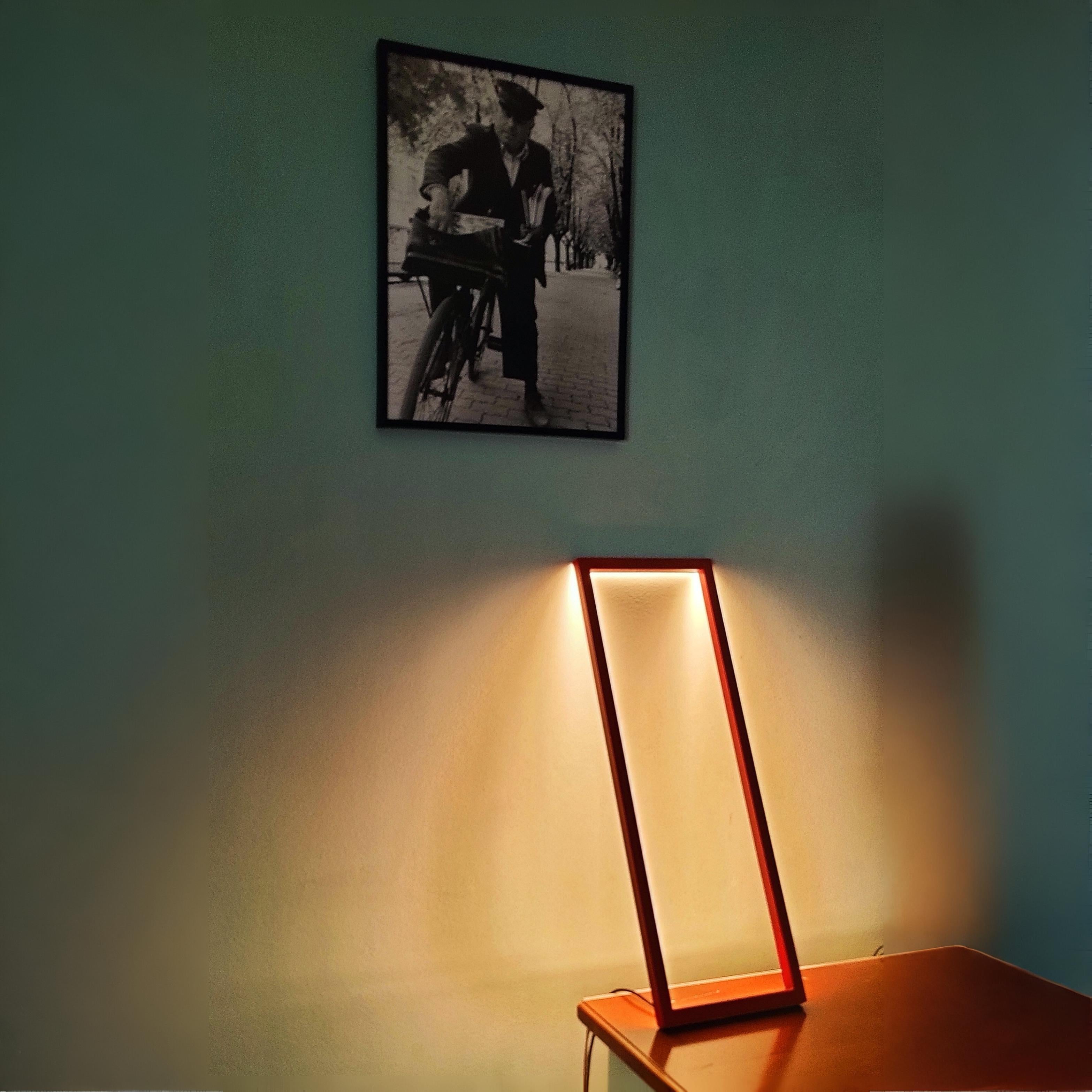 Einzigartige Gesims-Tischlampe Handgefertigt aus Aluminium Architektonisches Contemporary Design im Angebot 4