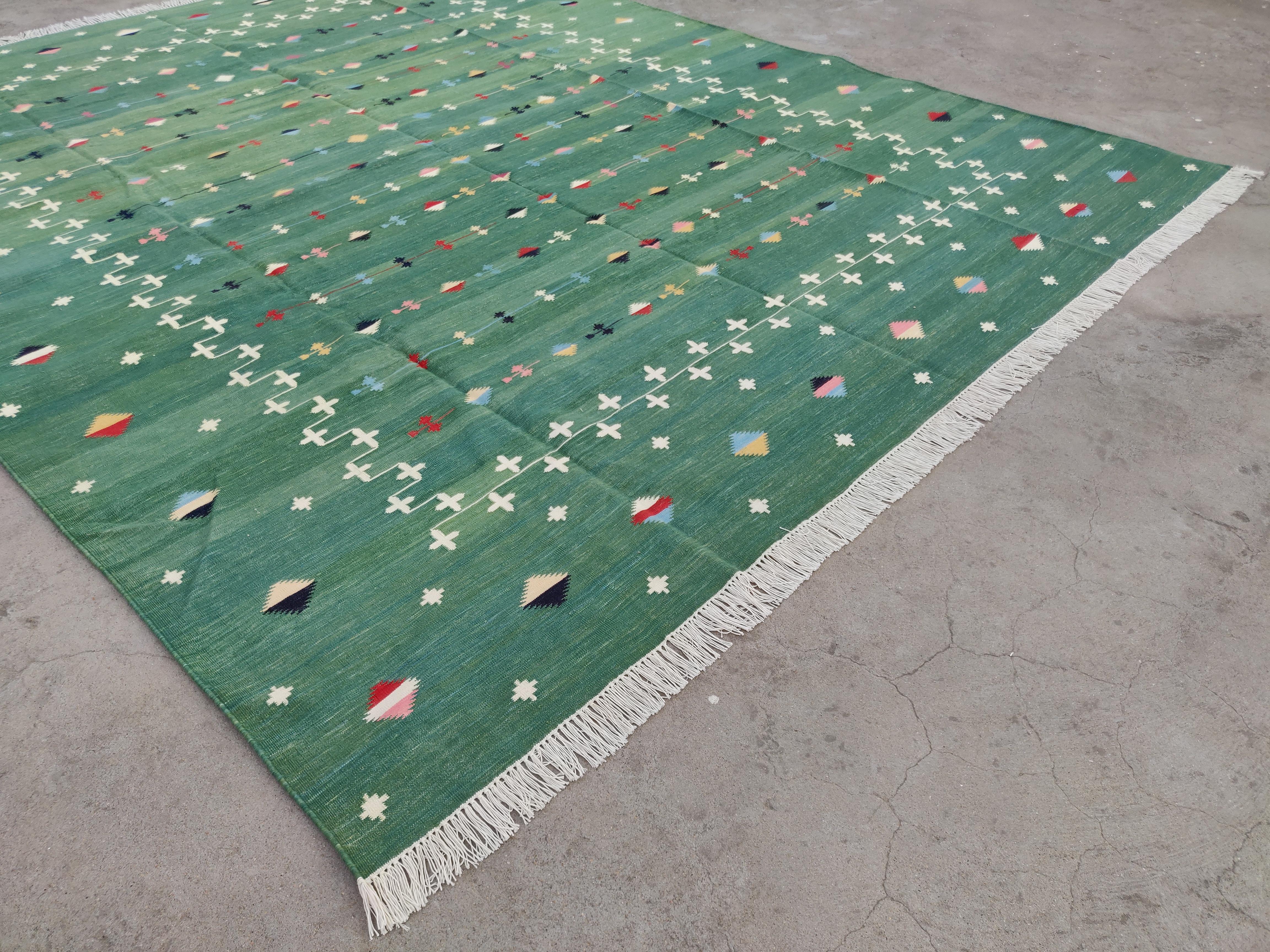 Handmade Cotton Area Flat Weave Rug, 10x10 Green Indian Shooting Star Dhurrie In New Condition For Sale In Jaipur, IN