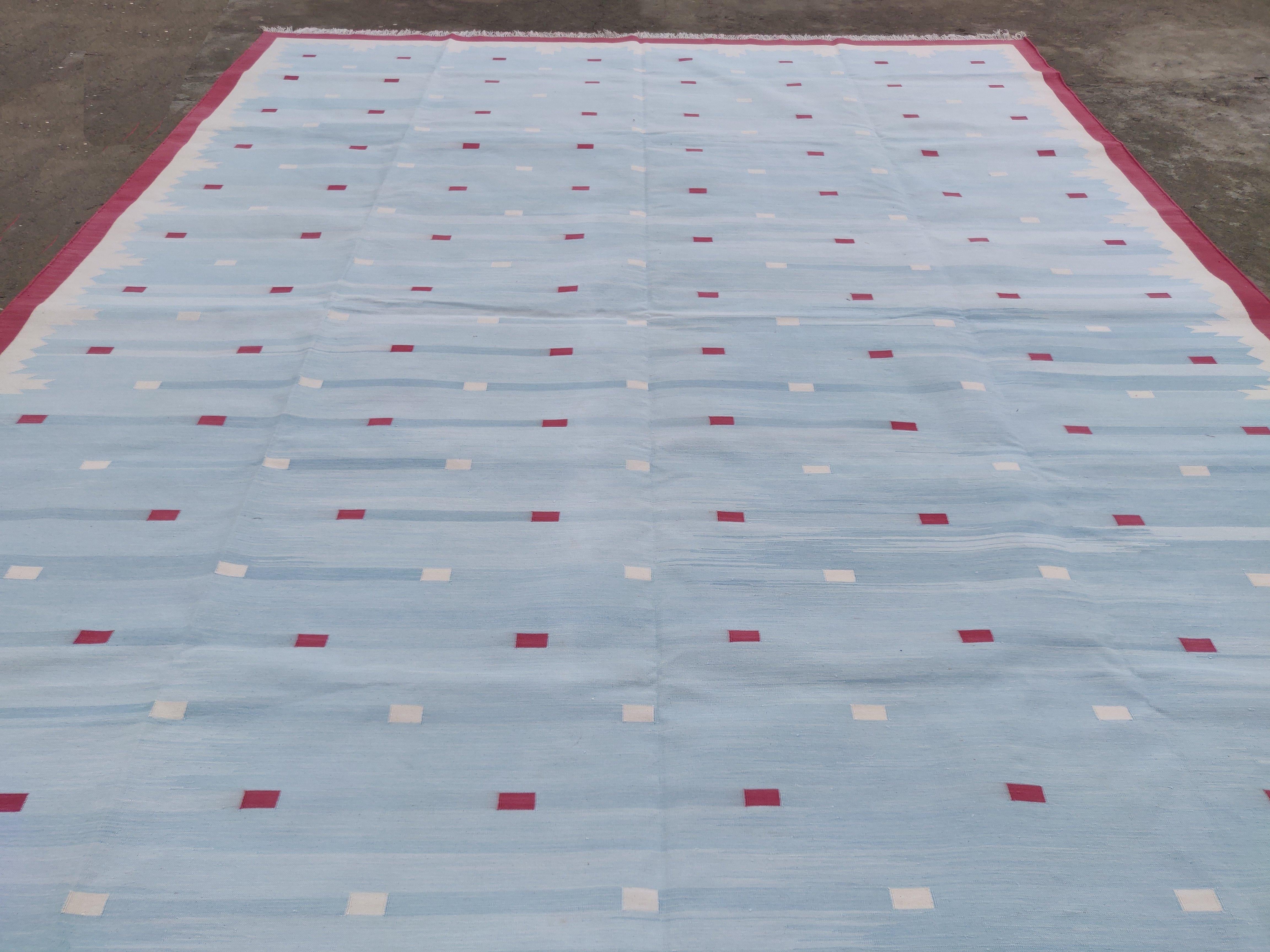 Handgefertigter flacher Baumwollteppich mit Flachgewebe, 10x14 Blauer und rosa geometrischer indischer Teppich im Zustand „Neu“ im Angebot in Jaipur, IN