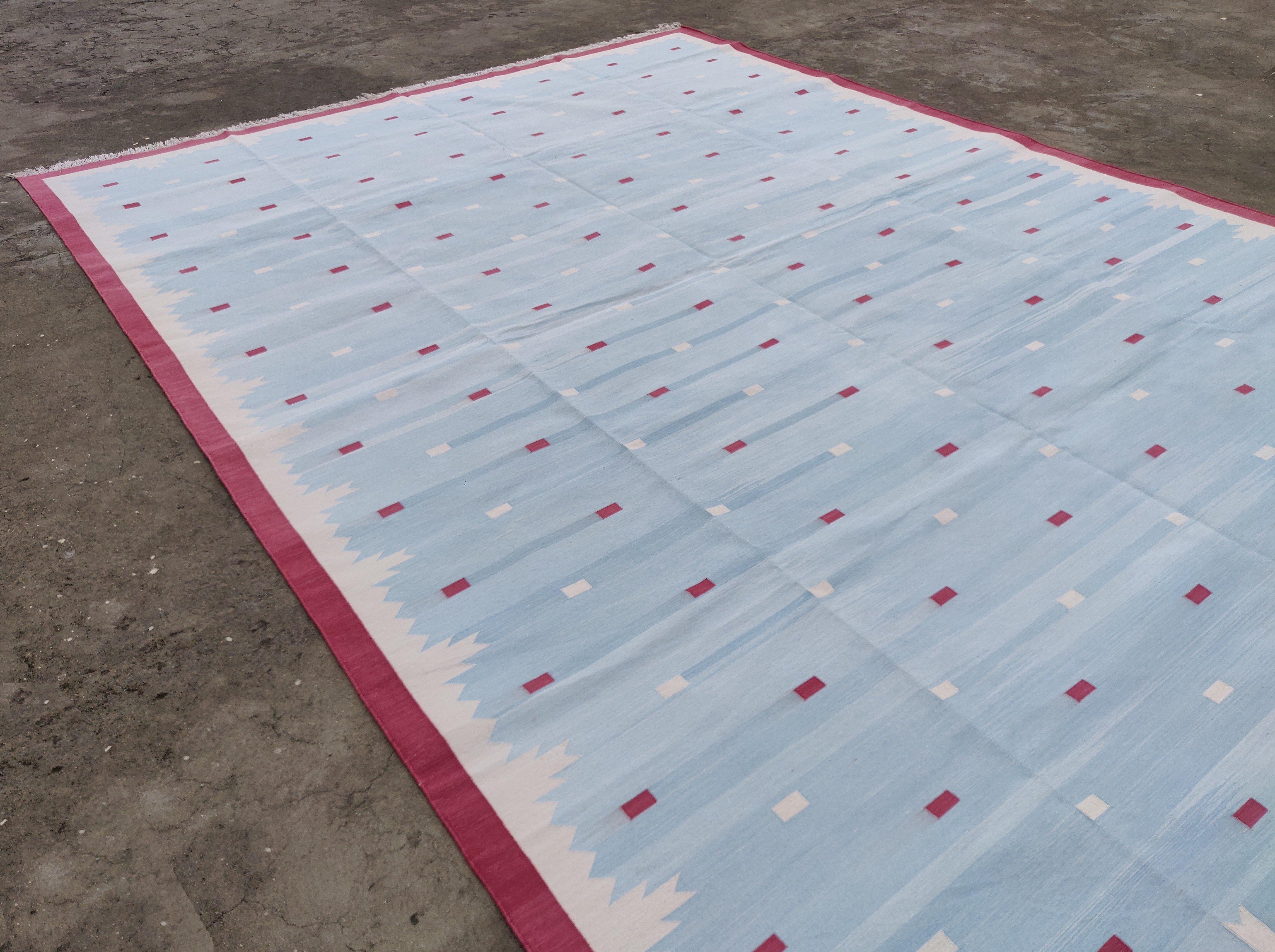 Handgefertigter flacher Baumwollteppich mit Flachgewebe, 10x14 Blauer und rosa geometrischer indischer Teppich (Baumwolle) im Angebot
