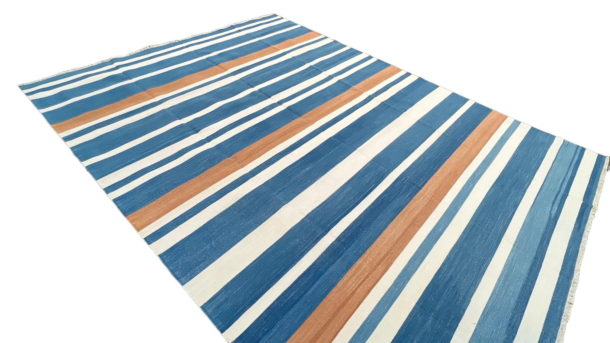 Tappeto a tessitura piatta in cotone fatto a mano, 10x14 a righe bianche e blu, indiano Dhurrie in vendita 3
