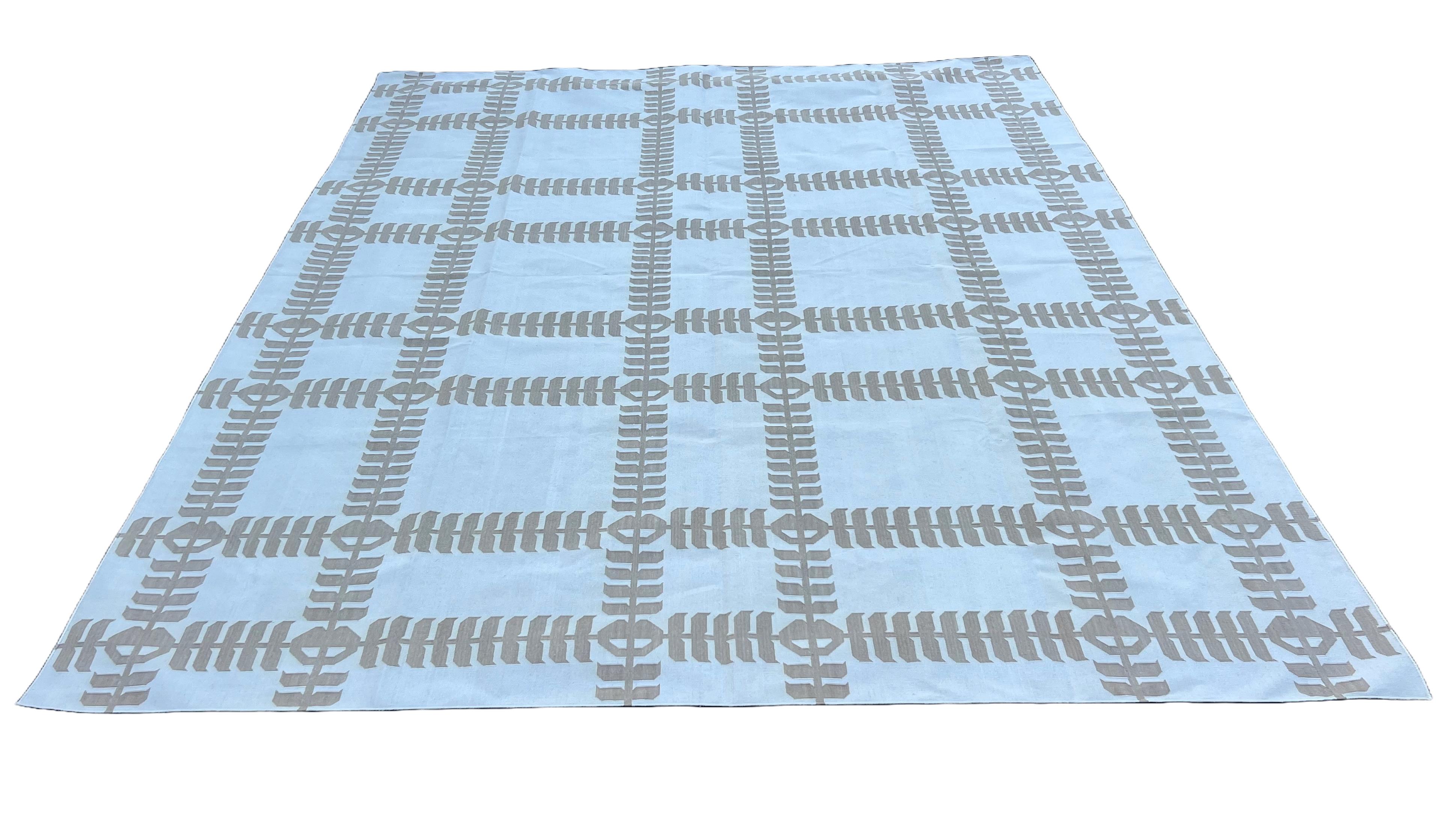 Contemporary Handmade Cotton Area Flat Weave Rug, 10x14 Cream And Beige Leaf Indian Dhurrie For Sale