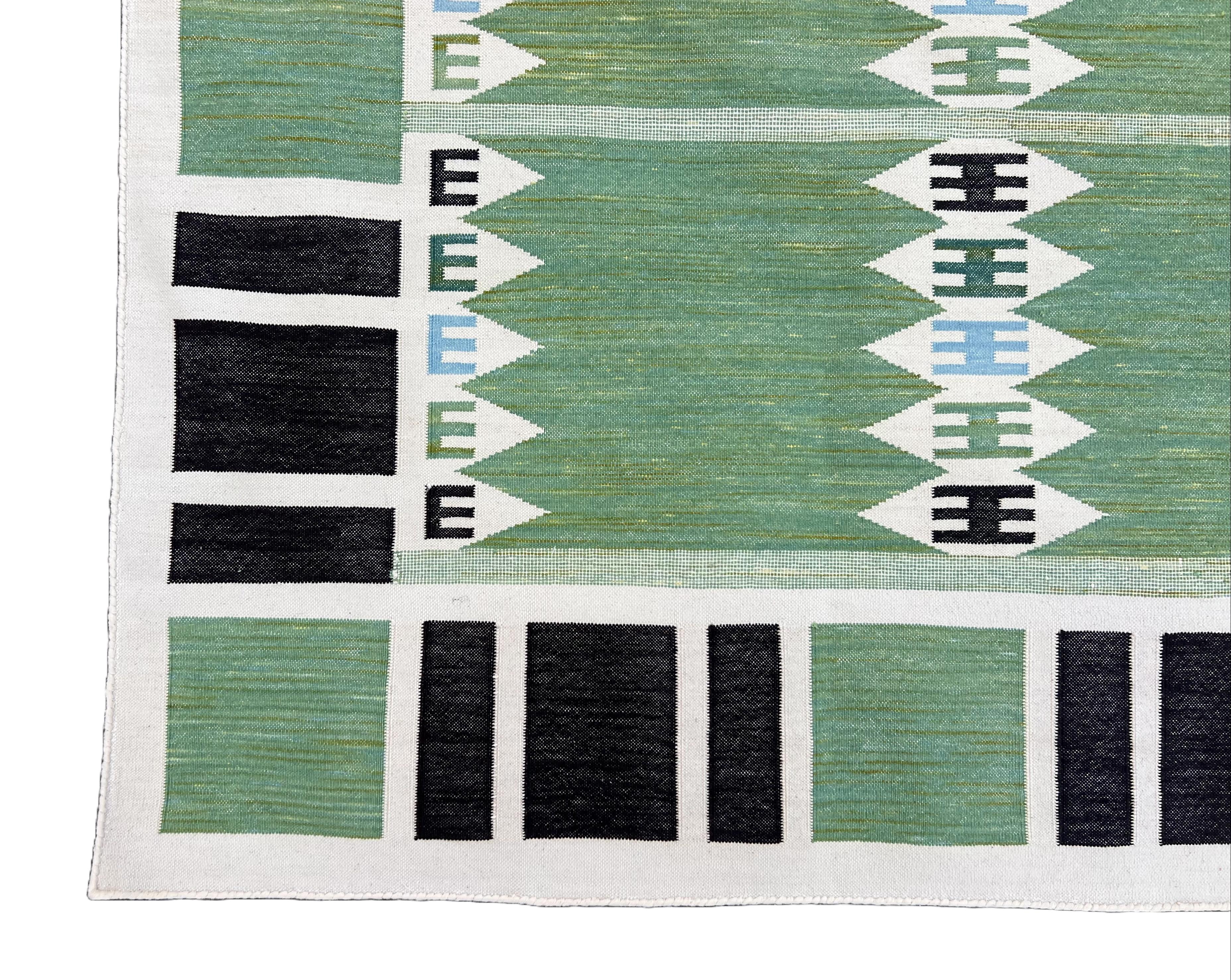 Handmade Cotton Area Flat Weave Rug, 10X14 Green, Cream Geometric Indian Dhurrie For Sale 4