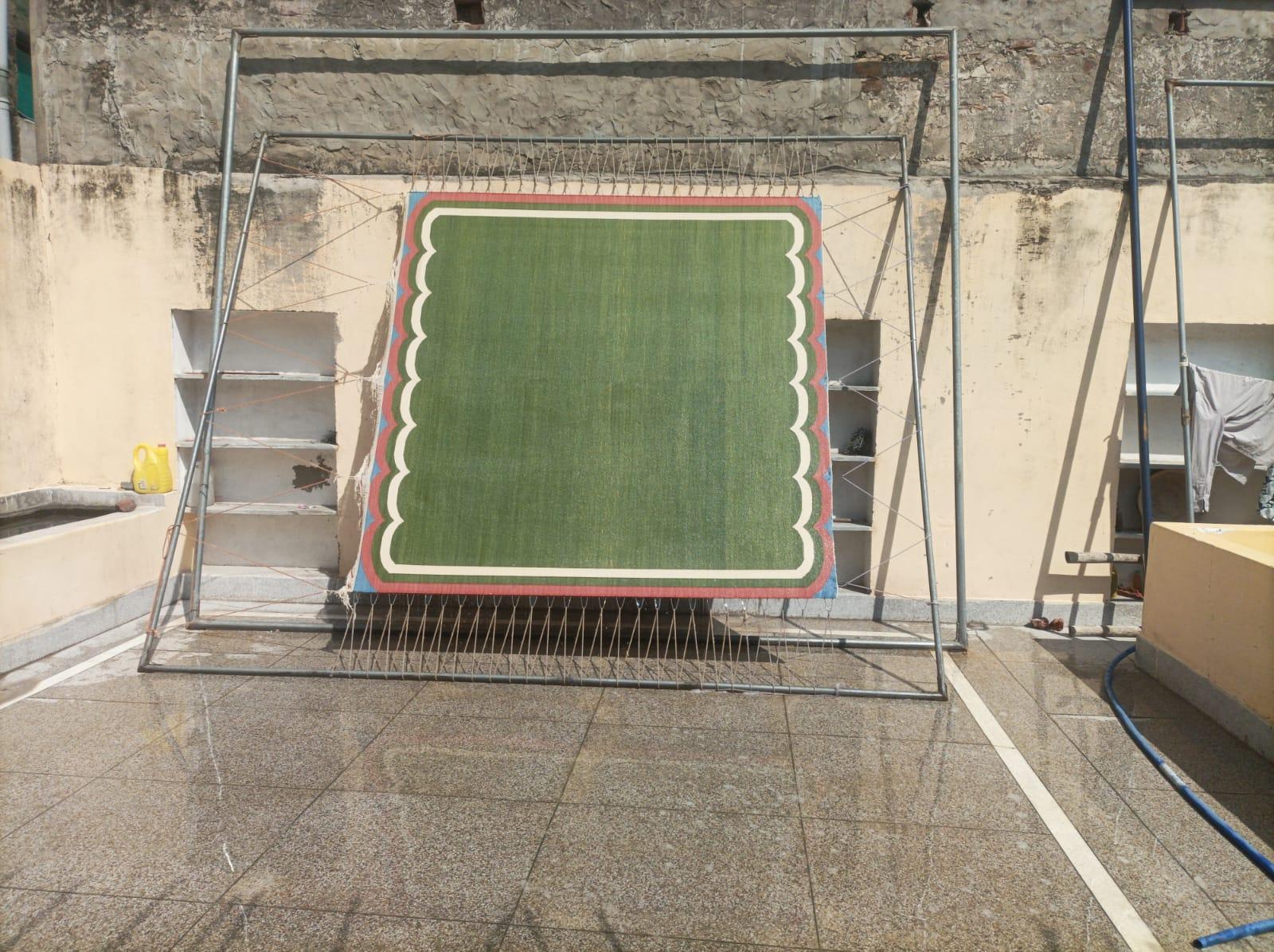 Tapis en coton tissé à plat, 12x15 vert, rose rayé festonné Dhurrie en vente 4