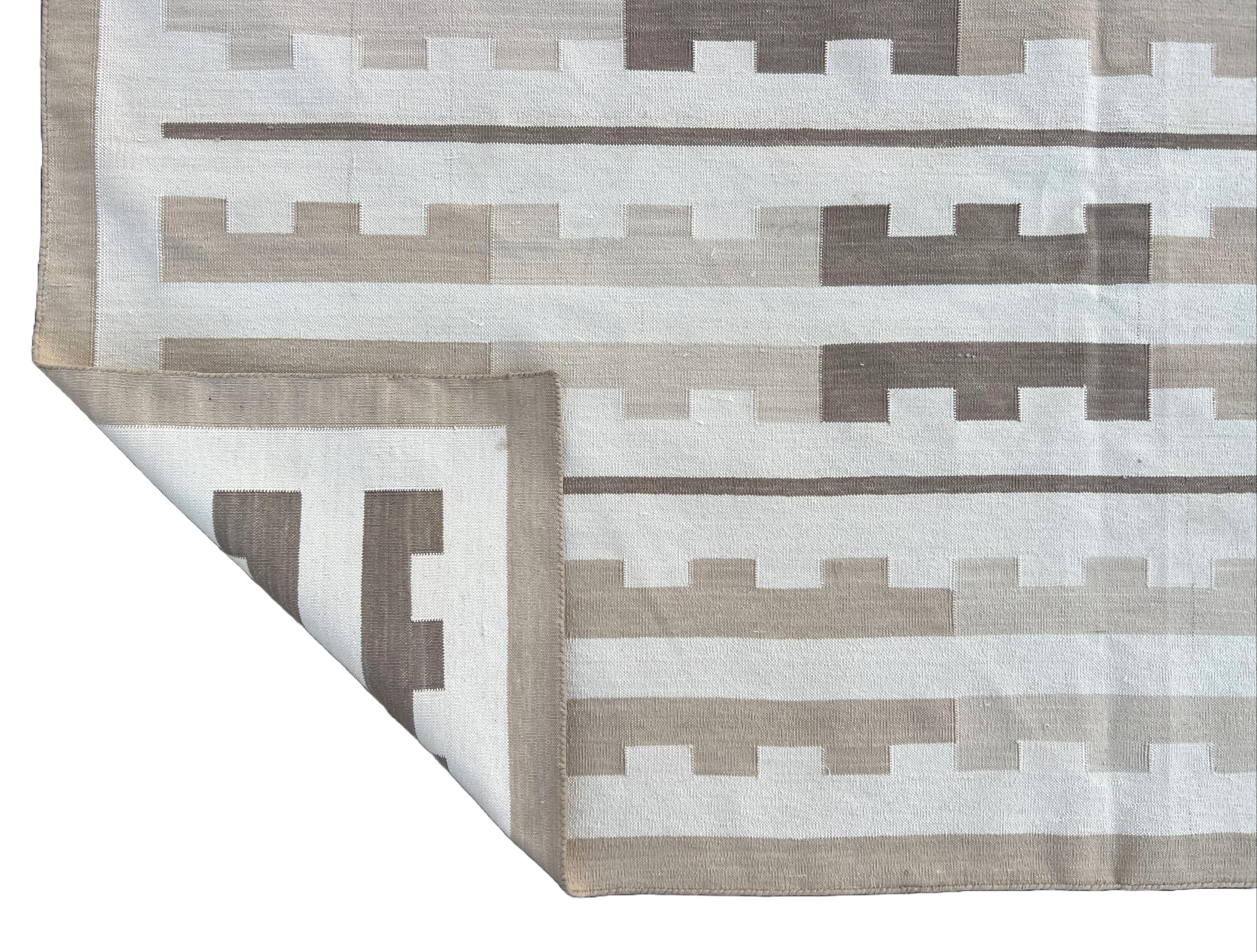 Handgefertigter Flachgeweber Baumwollteppich, 12x15 Grau und Weiß gestreifter indischer Dhurrie, Flachgewebe (Moderne der Mitte des Jahrhunderts) im Angebot