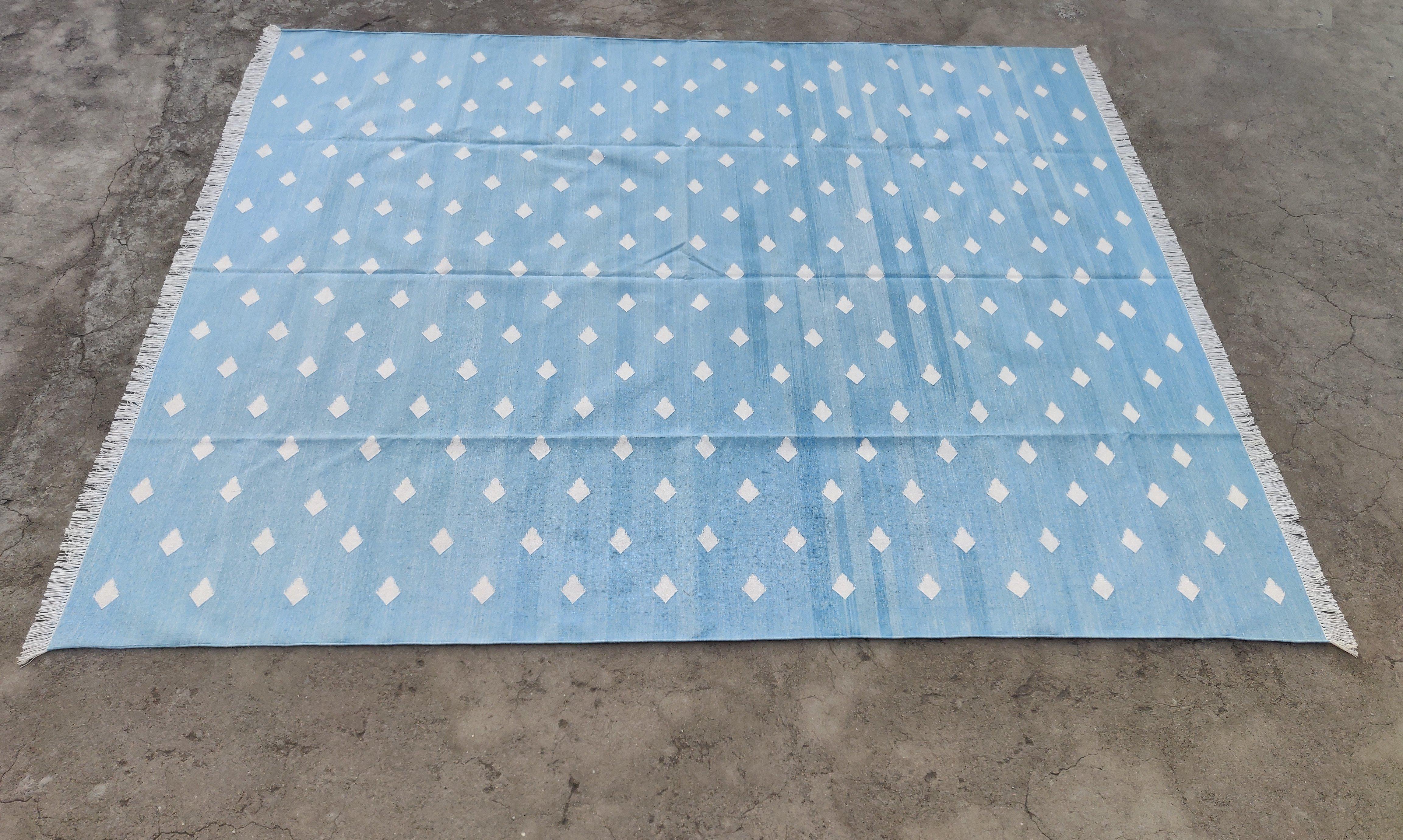 Handgefertigter Flachgewebe-Teppich aus Baumwolle, 12x15 Himmelblau, weißer Blatt, indisch Dhurrie im Angebot 4