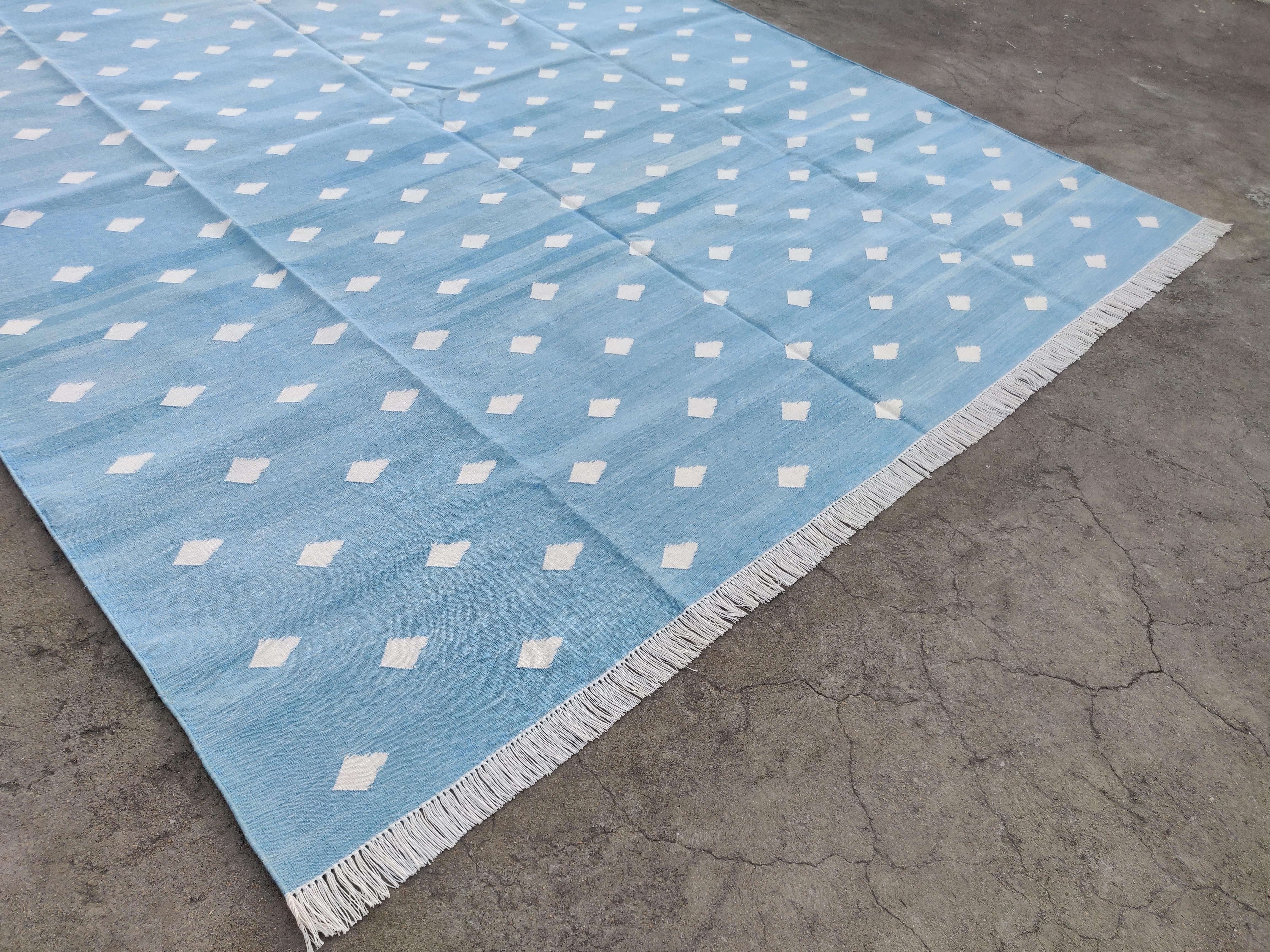 Handgefertigter Flachgewebe-Teppich aus Baumwolle, 12x15 Himmelblau, weißer Blatt, indisch Dhurrie (Handgewebt) im Angebot