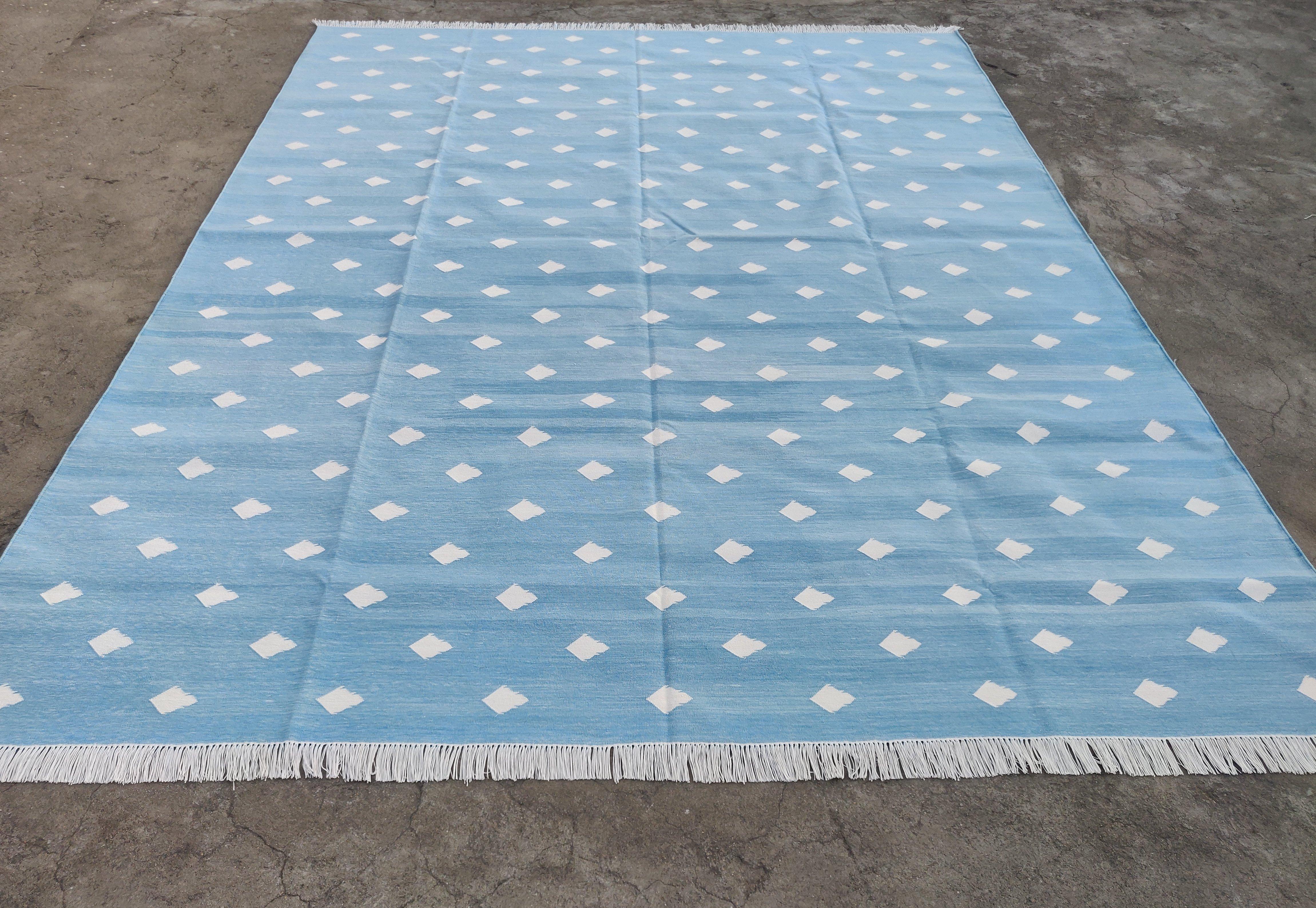 Handgefertigter Flachgewebe-Teppich aus Baumwolle, 12x15 Himmelblau, weißer Blatt, indisch Dhurrie im Zustand „Neu“ im Angebot in Jaipur, IN