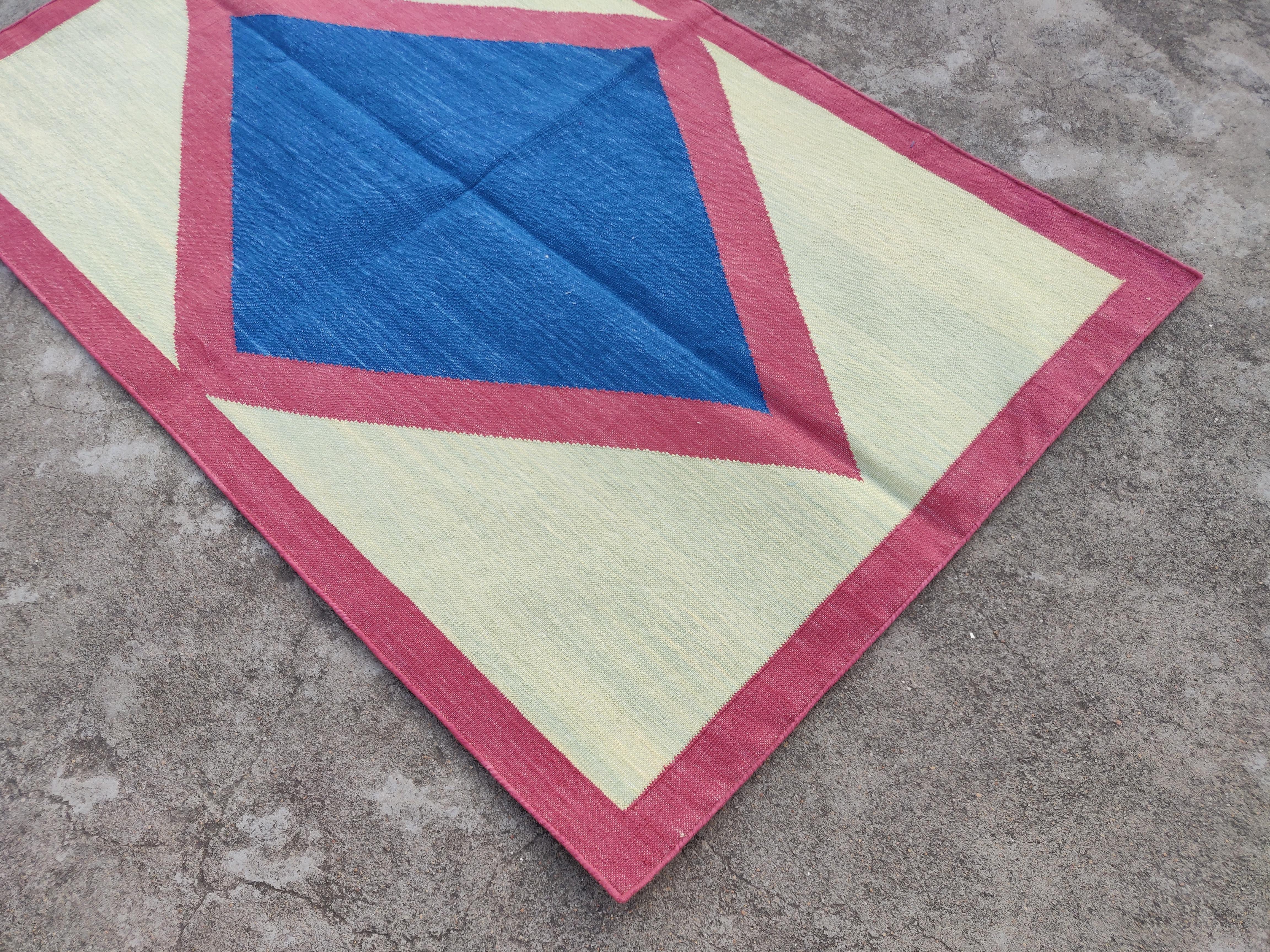Tessuto a mano Tappeto a tessitura piatta in cotone fatto a mano, 2,5x4 Blu, Rosa Geometrico Indiano Dhurrie in vendita