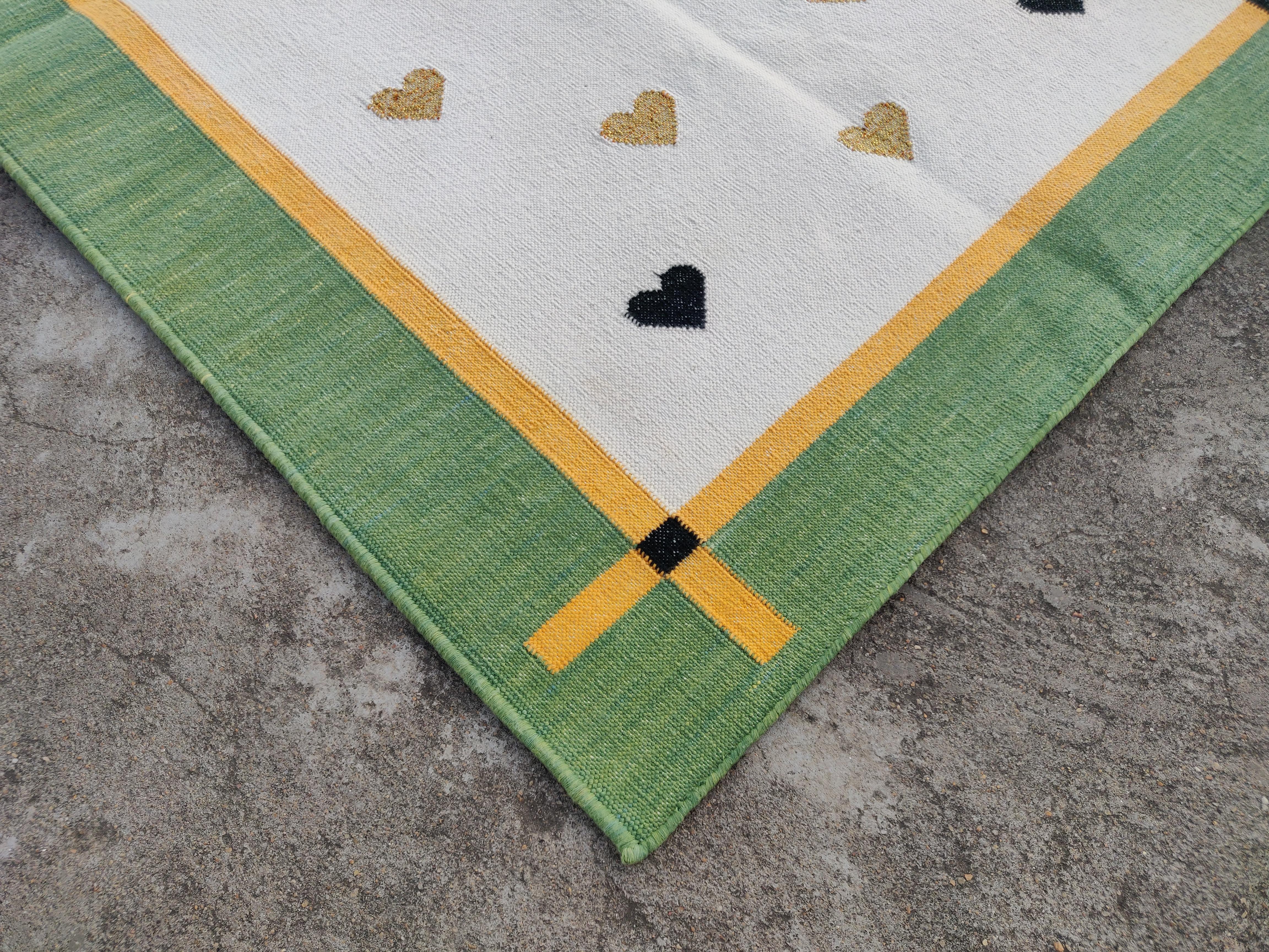 Mid-Century Modern Handmade Cotton Area Flat Weave Rug, 2.5x4 Cream And Green Heart Indian Dhurrie For Sale