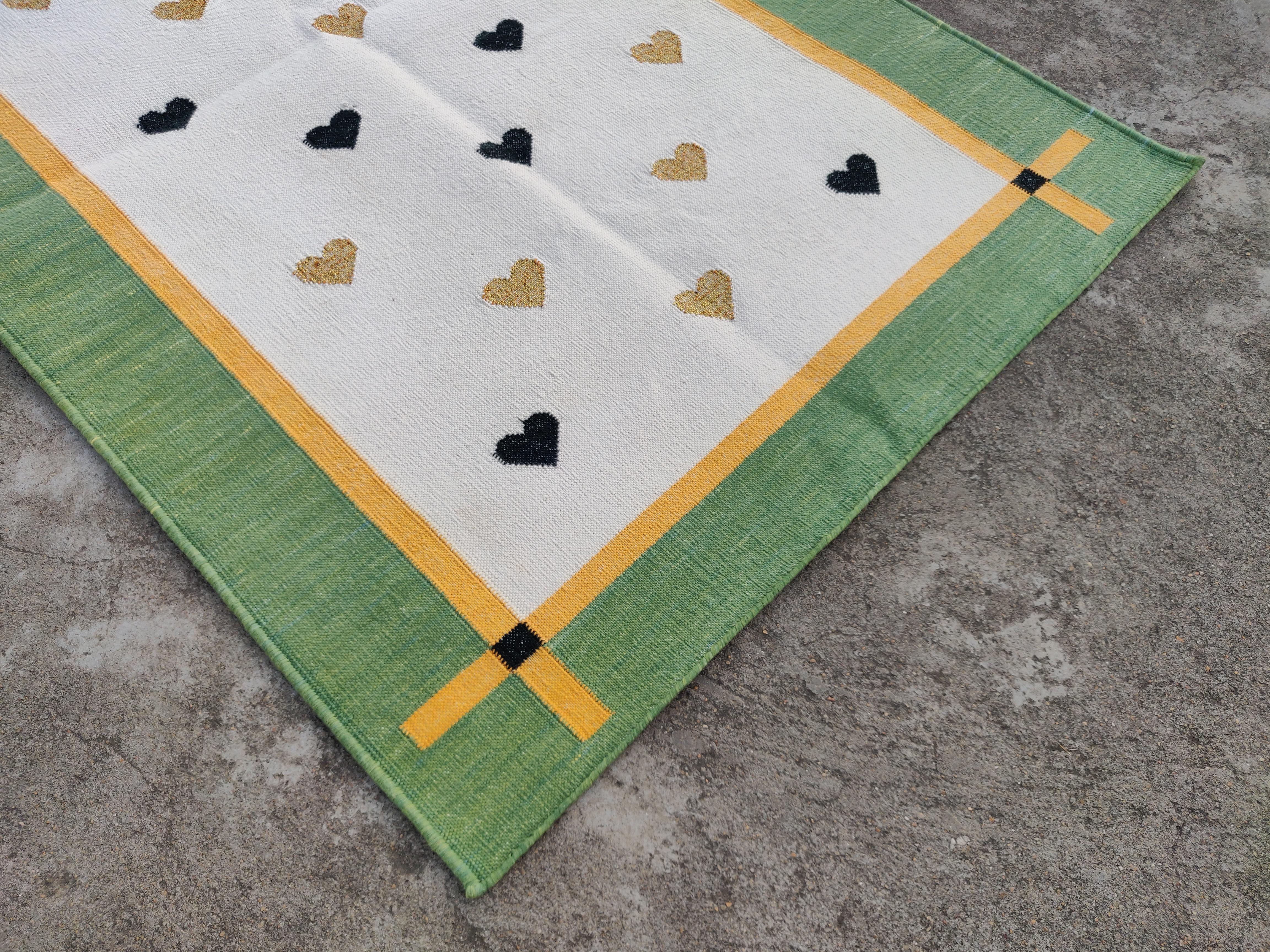 Hand-Woven Handmade Cotton Area Flat Weave Rug, 2.5x4 Cream And Green Heart Indian Dhurrie For Sale