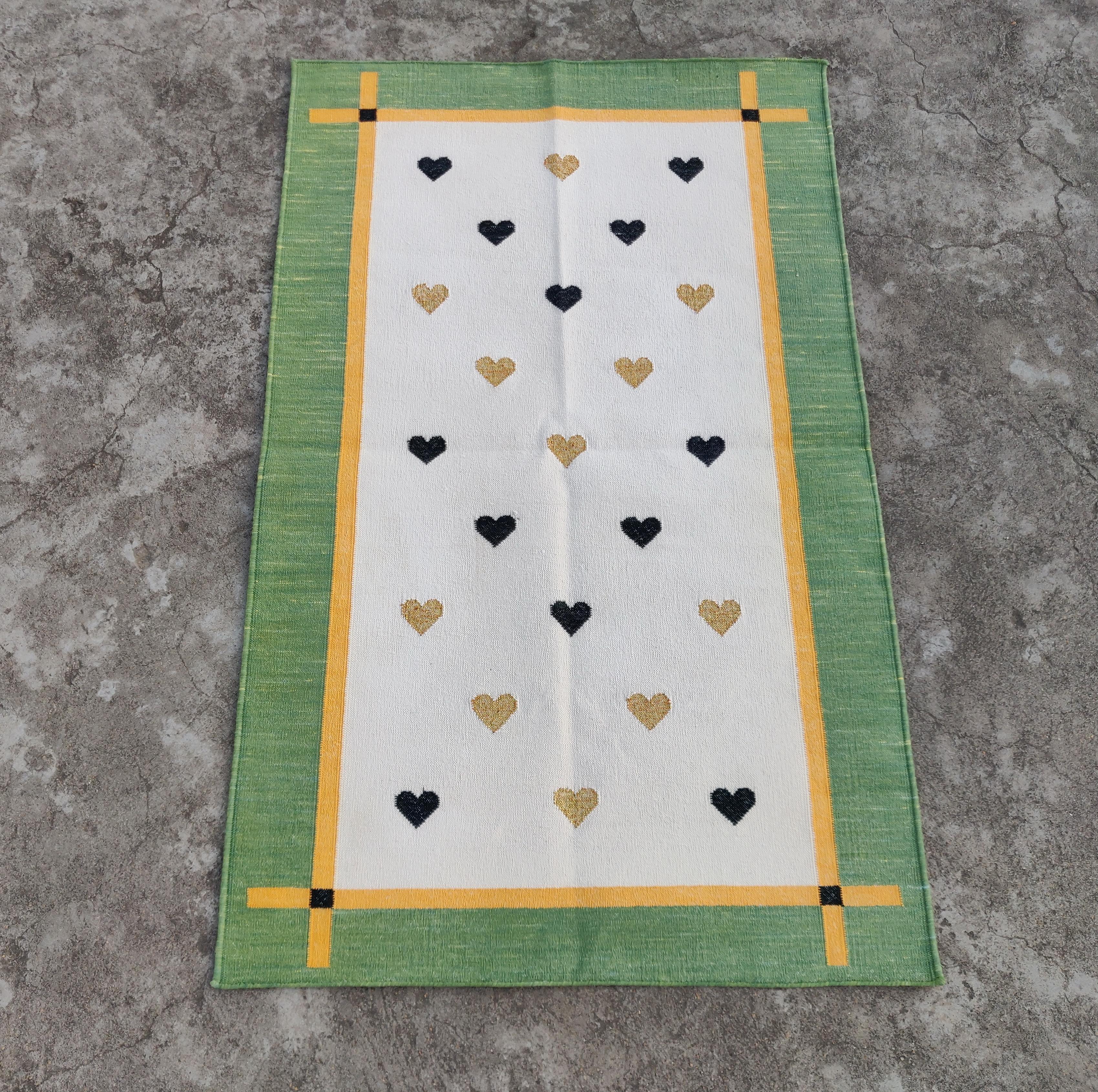Contemporary Handmade Cotton Area Flat Weave Rug, 2.5x4 Cream And Green Heart Indian Dhurrie For Sale