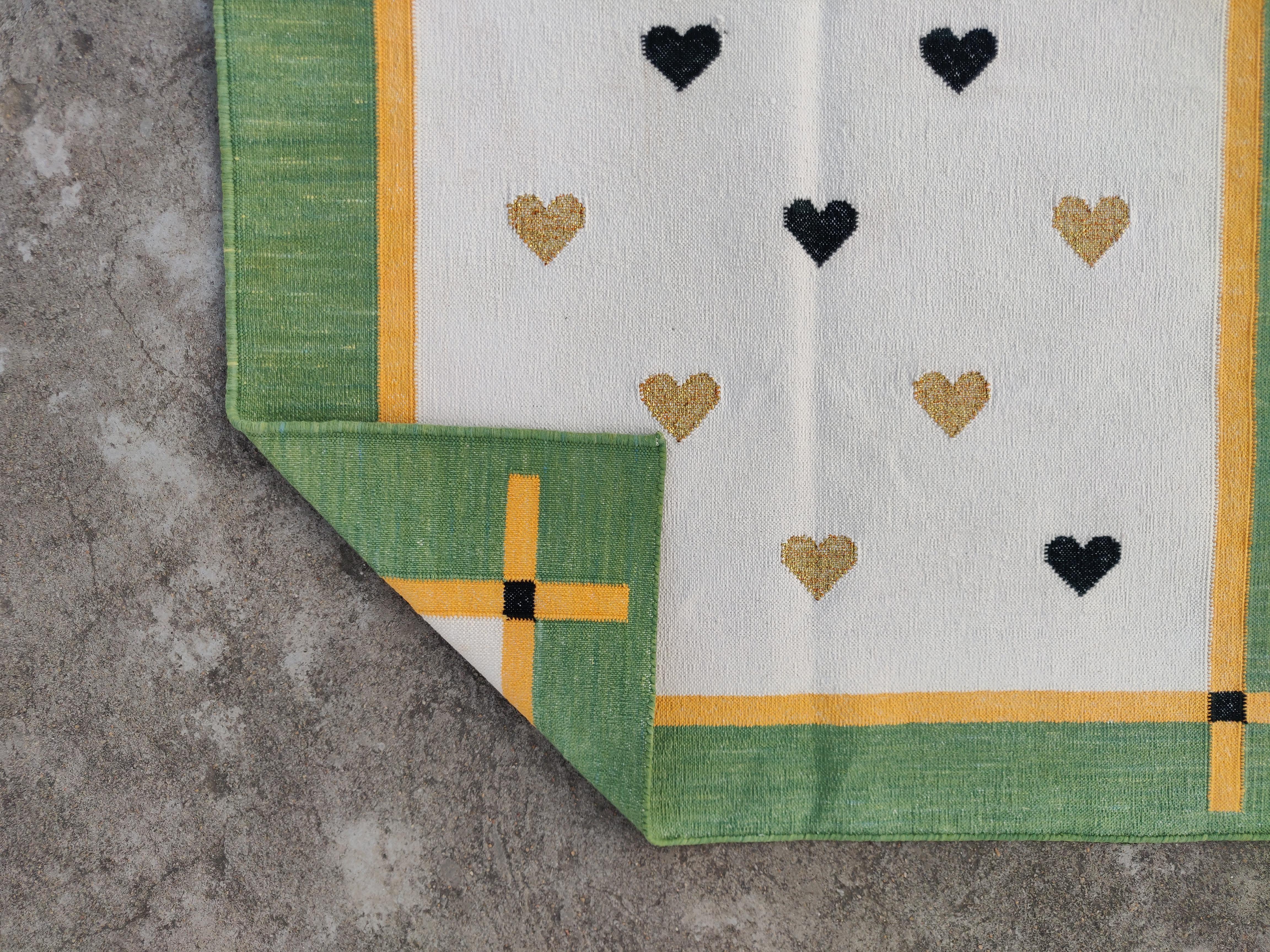 Handmade Cotton Area Flat Weave Rug, 2.5x4 Cream And Green Heart Indian Dhurrie For Sale 2