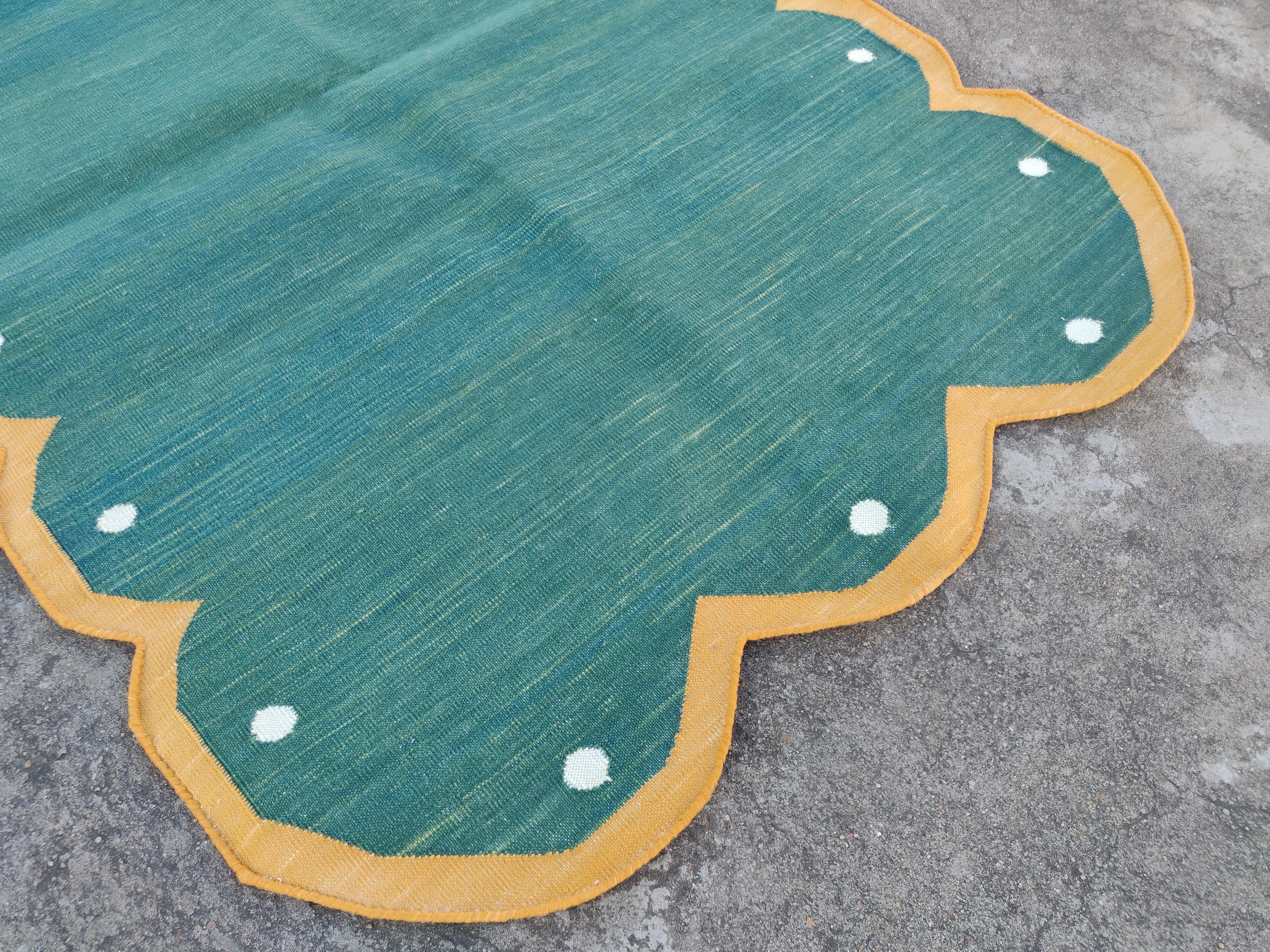 Mid-Century Modern Handmade Cotton Area Flat Weave Rug, 2.5'x4' Green Yellow Scallop Indian Dhurrie For Sale